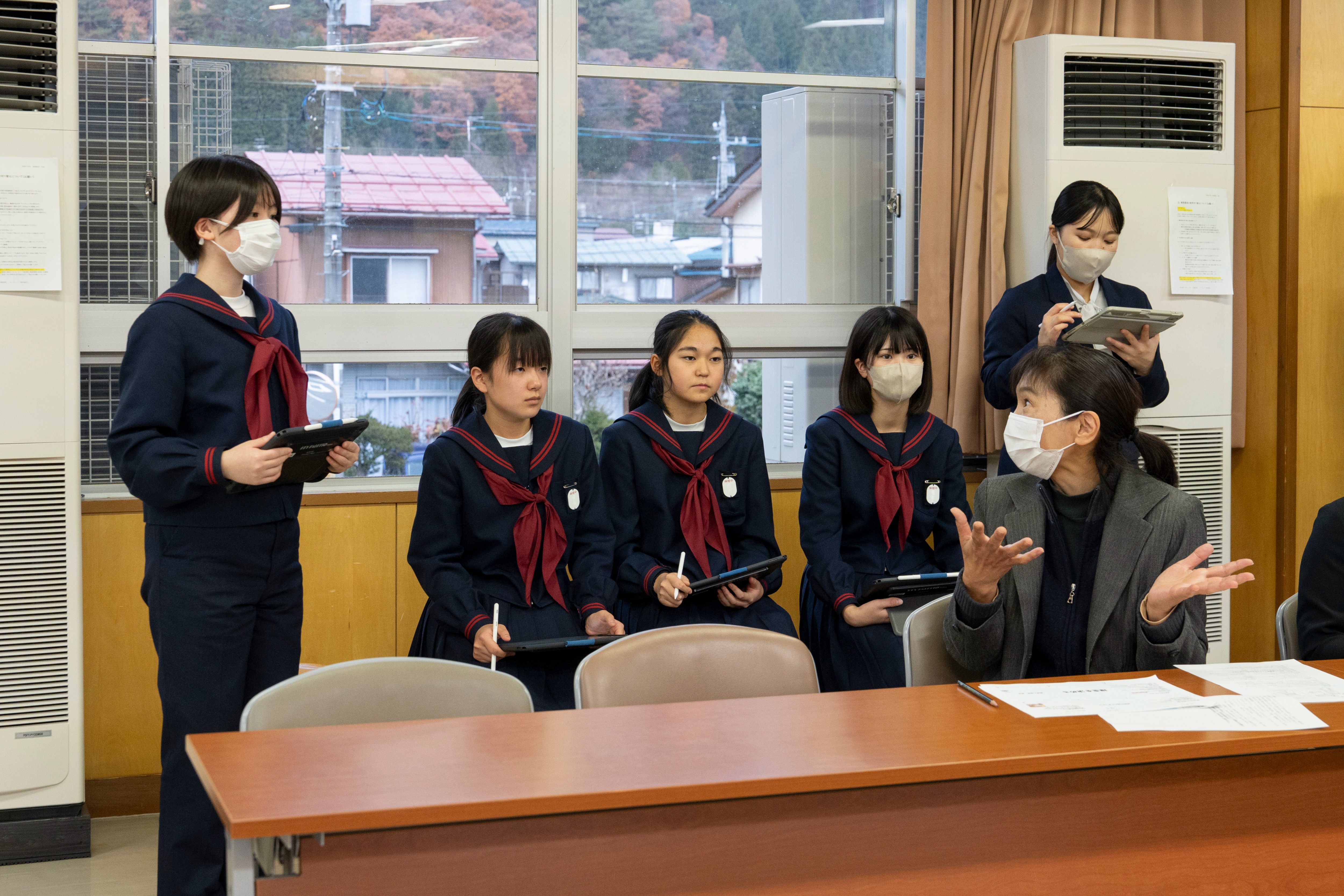 神岡中の生徒会執行部が校則の改定について教職員へ提案しました