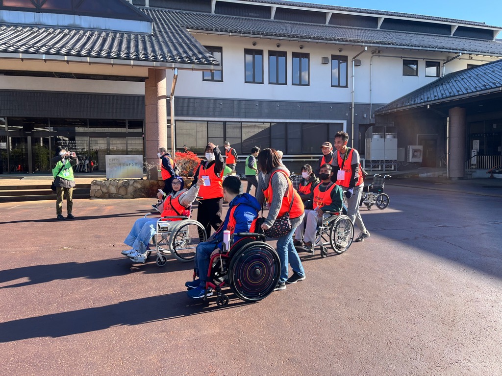 第3回ダイバーシティのまちづくり養成講座「車いすでまちを歩こう」を開催しました