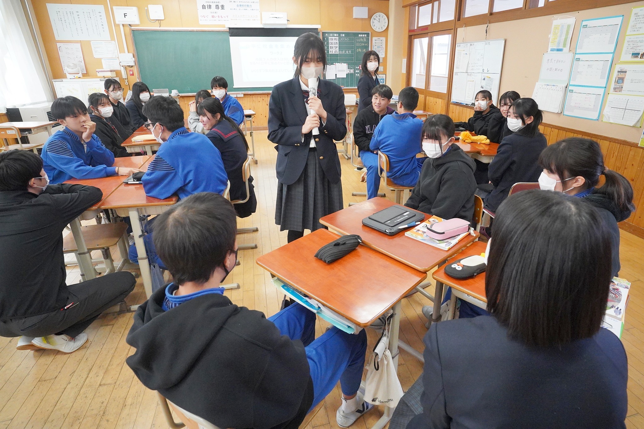 飛騨神岡高生が神岡中学校で租税教室を実施