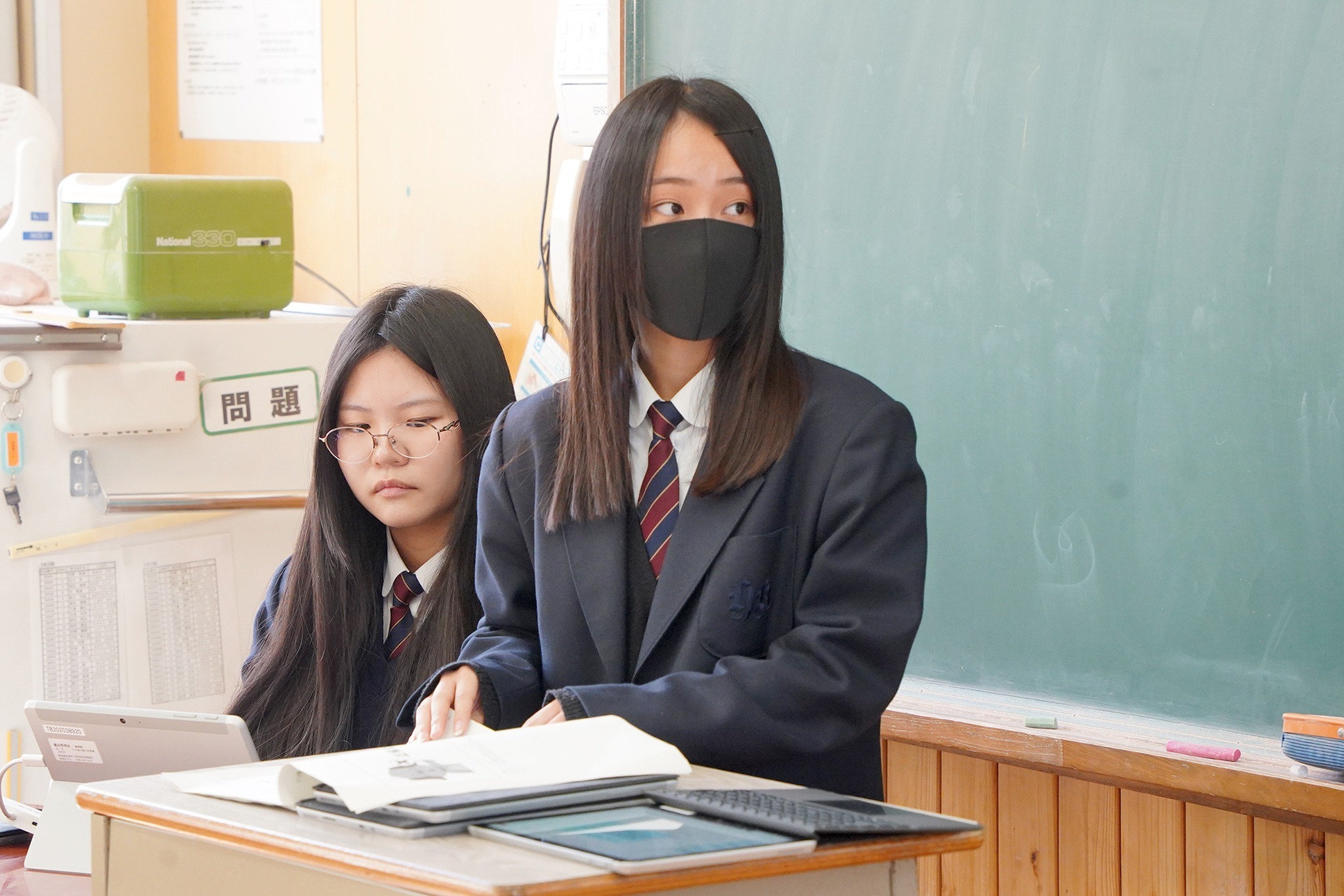 飛騨神岡高生が神岡中学校で租税教室を実施