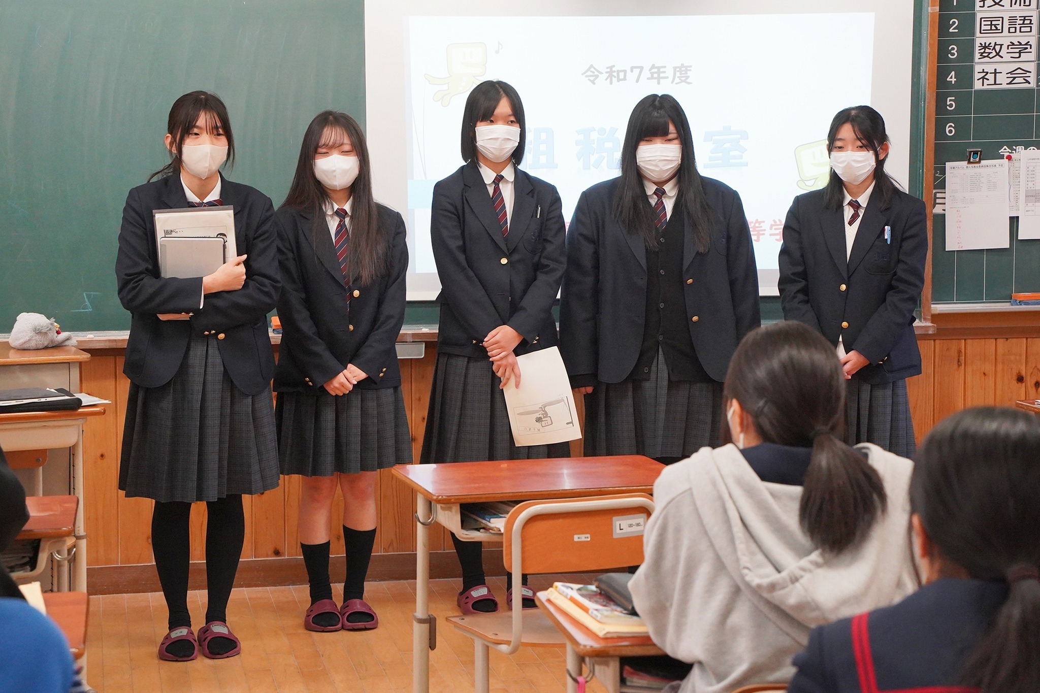 飛騨神岡高生が神岡中学校で租税教室を実施