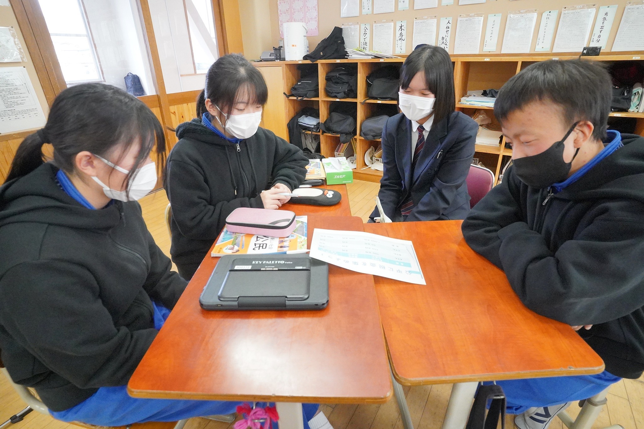 飛騨神岡高生が神岡中学校で租税教室を実施