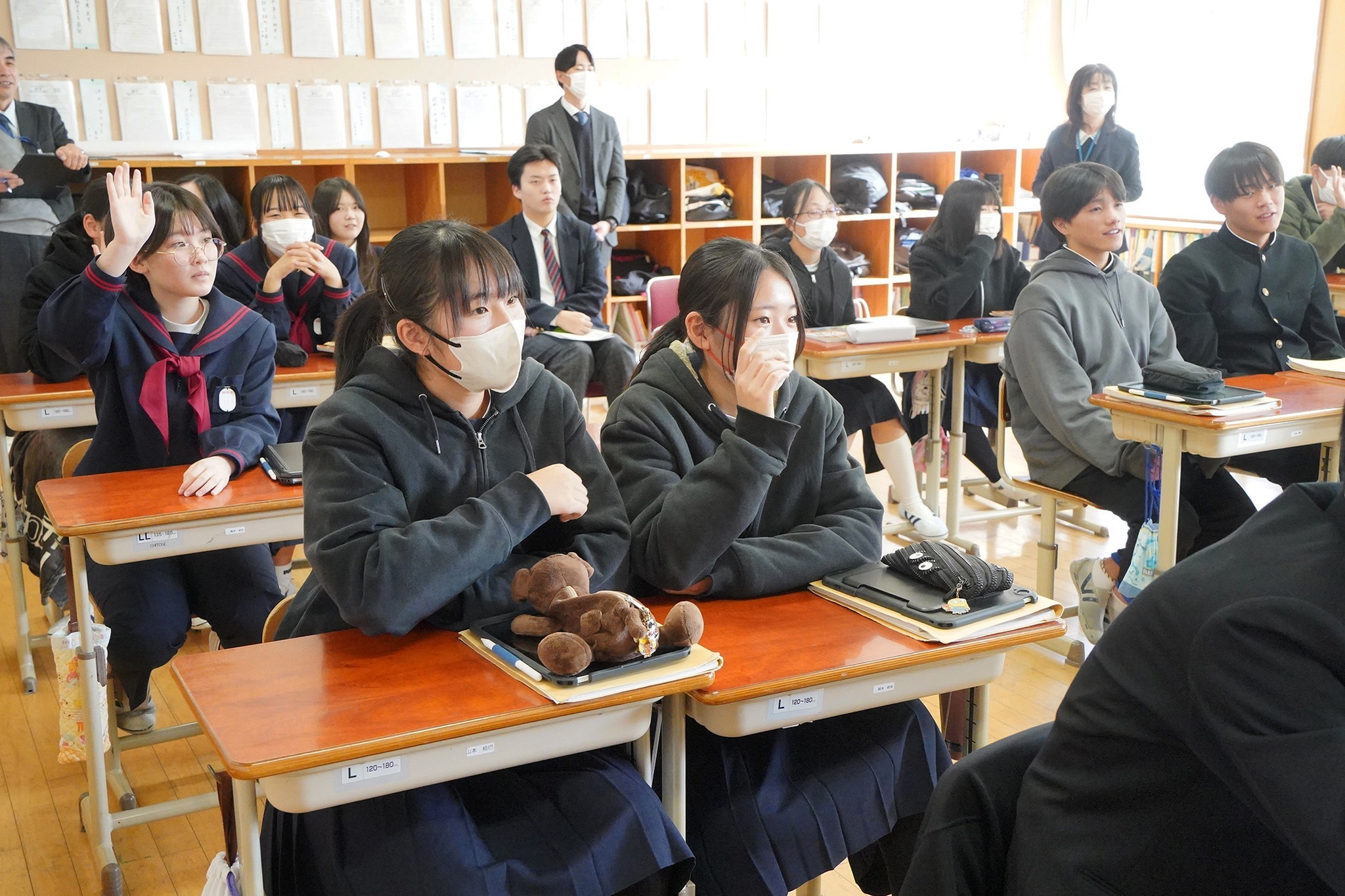 飛騨神岡高生が神岡中学校で租税教室を実施