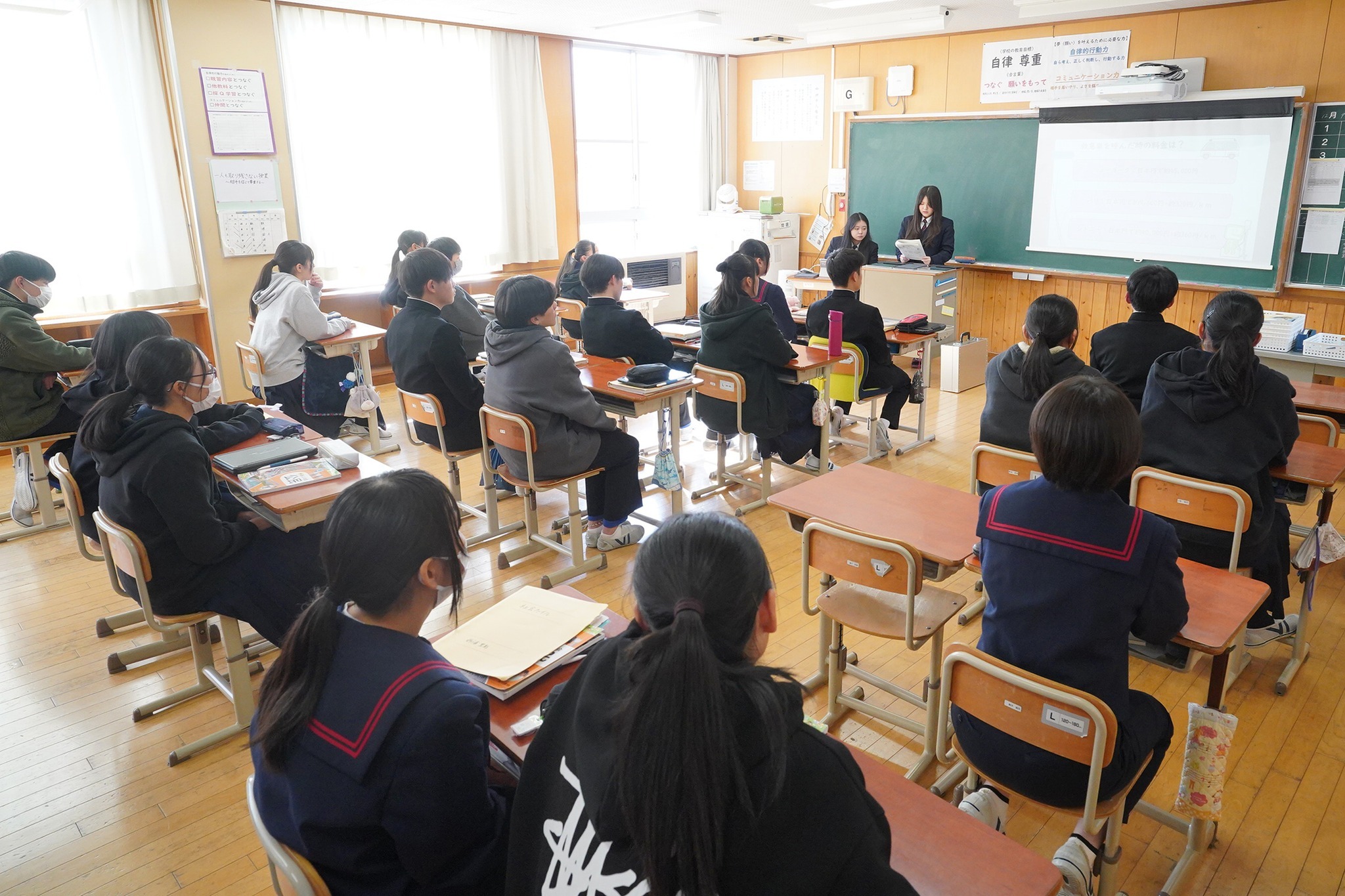 飛騨神岡高生が神岡中学校で租税教室を実施
