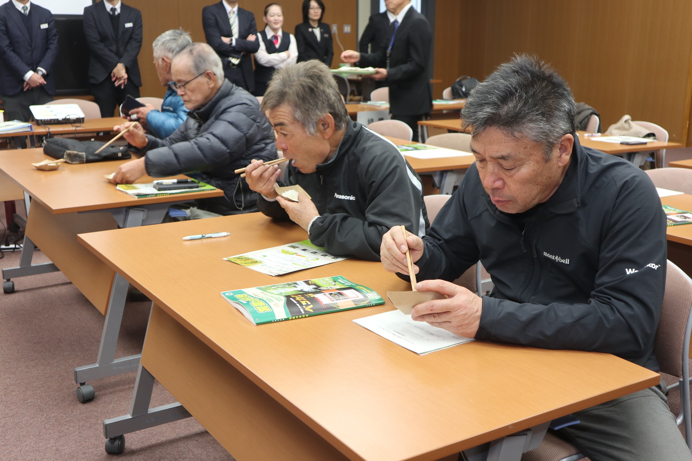 脱プラ肥料で環境にやさしい米づくり～試験結果報告会を開催