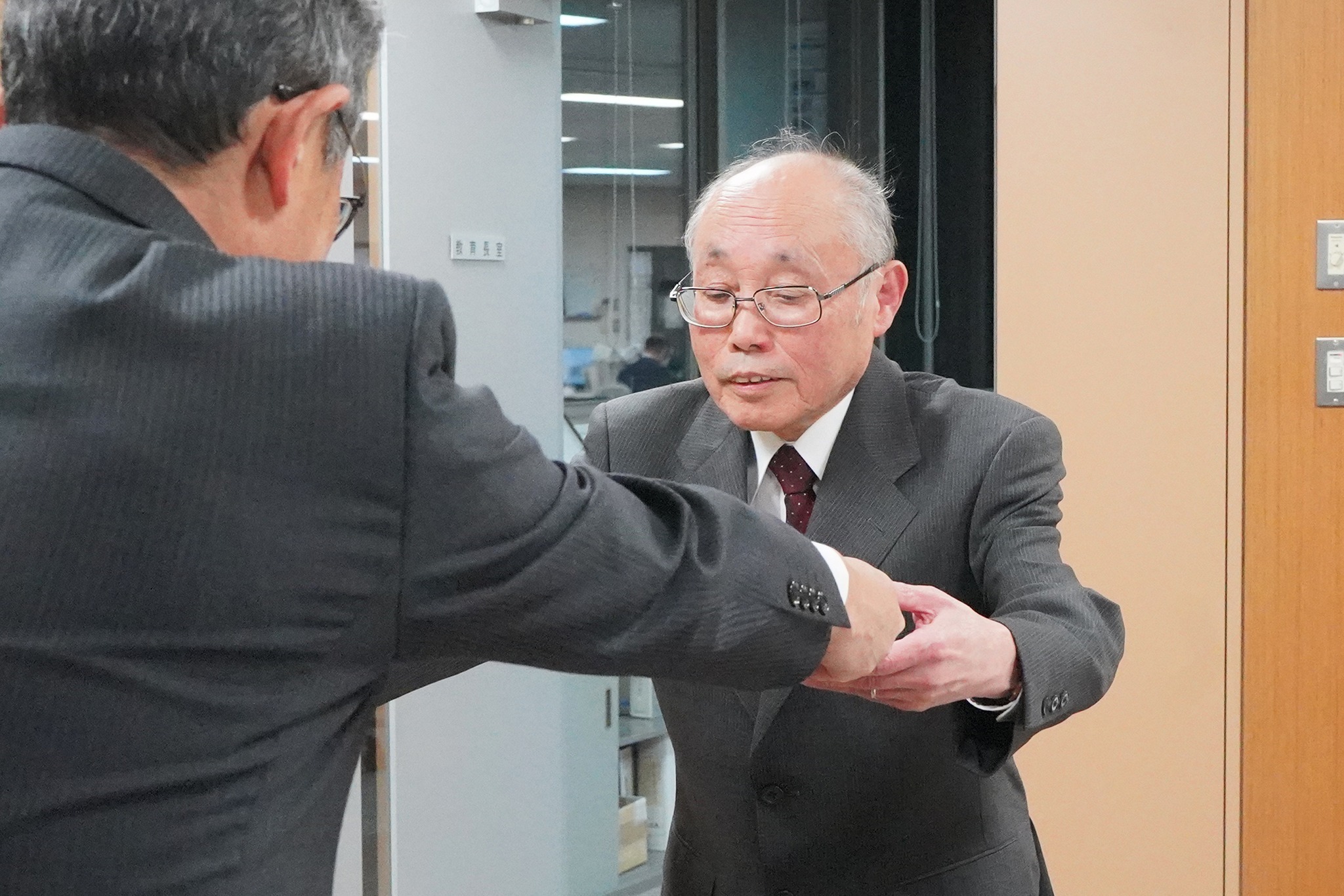 岐阜県地域子ども支援賞を受賞した「古小サポーターの会」に表彰状