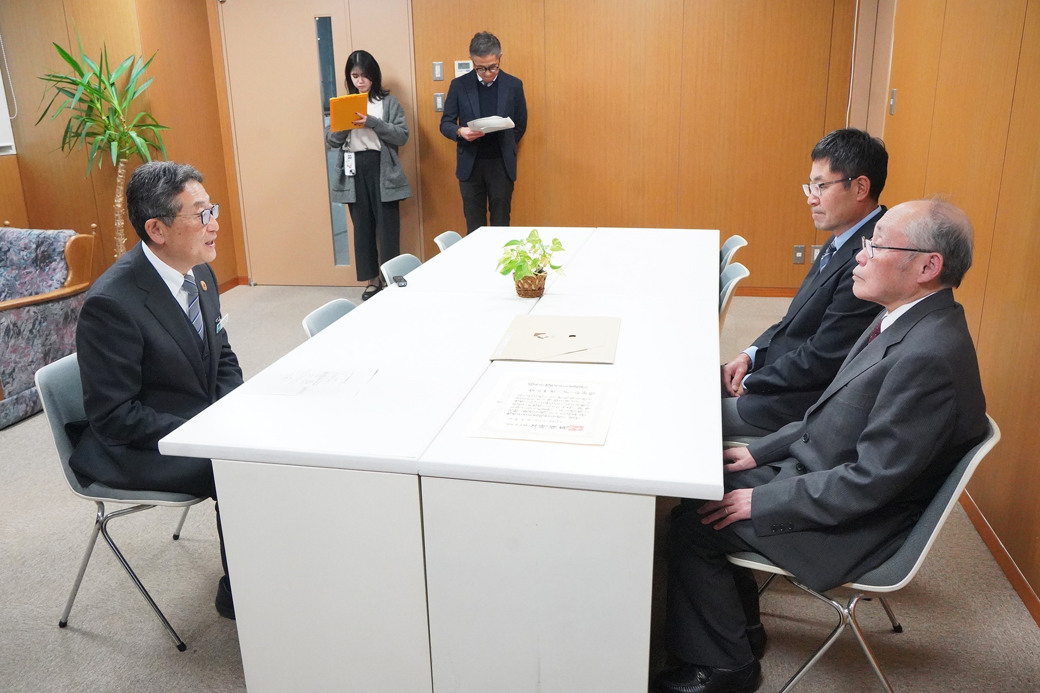 岐阜県地域子ども支援賞を受賞した「古小サポーターの会」に表彰状