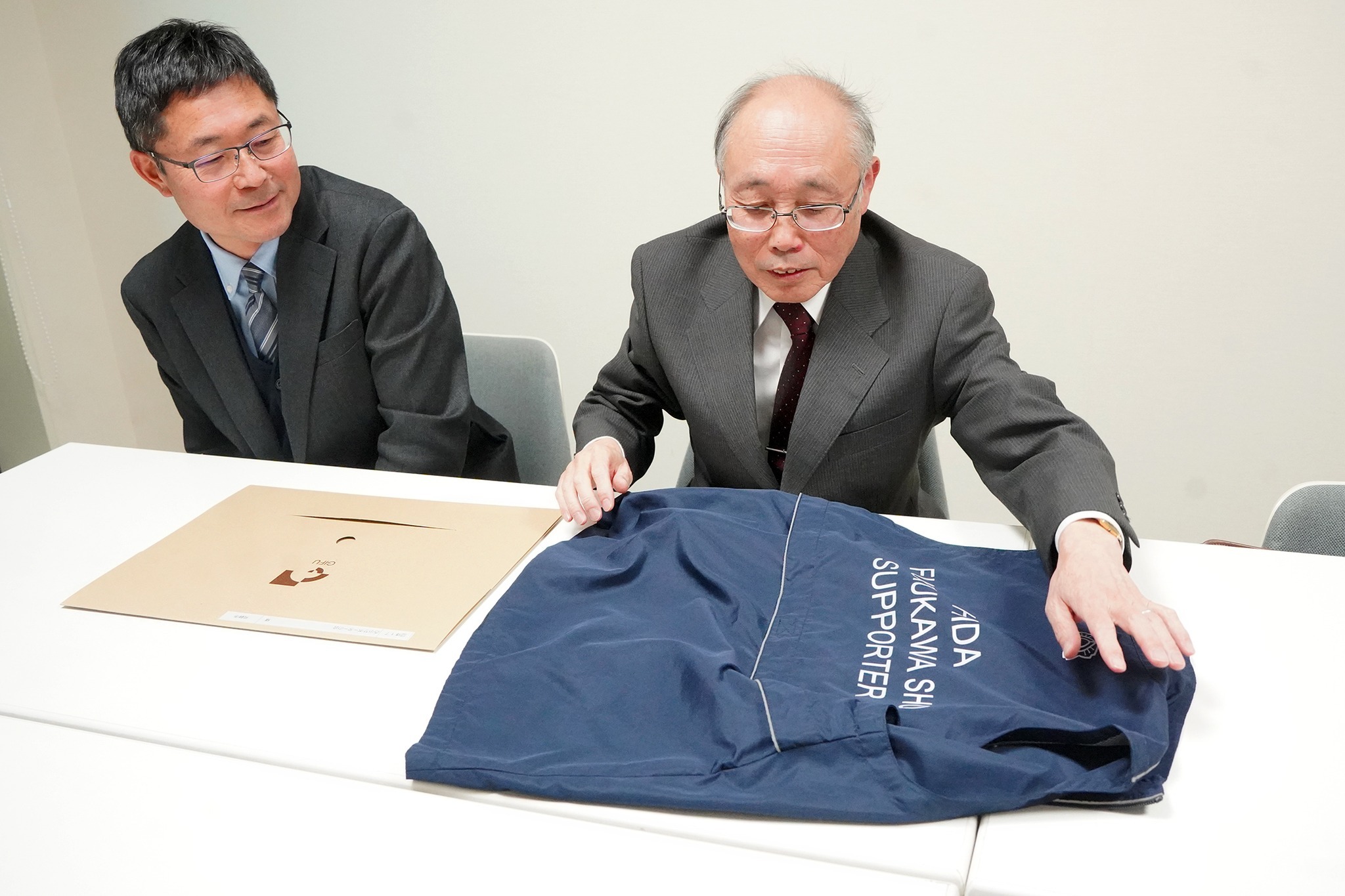 岐阜県地域子ども支援賞を受賞した「古小サポーターの会」に表彰状