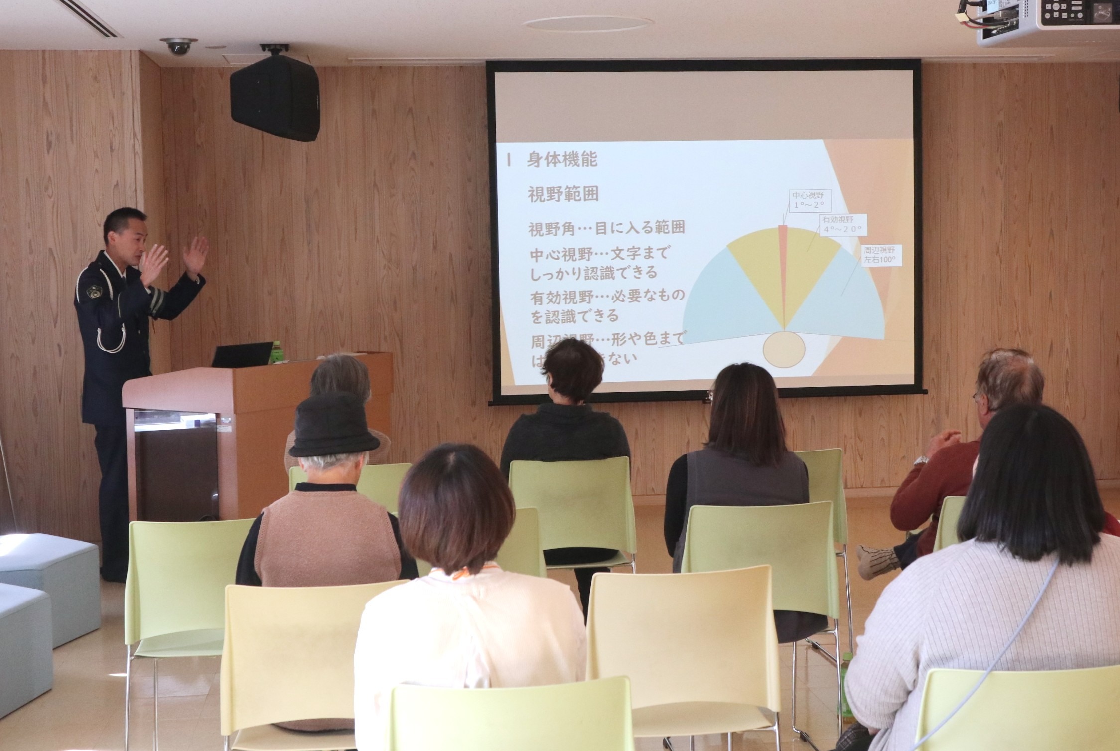 図書館会場に認知症と車の運転を考える「オレンジBookカフェ」を開催