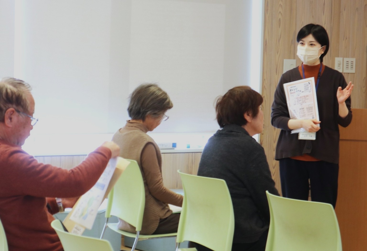 図書館会場に認知症と車の運転を考える「オレンジBookカフェ」を開催