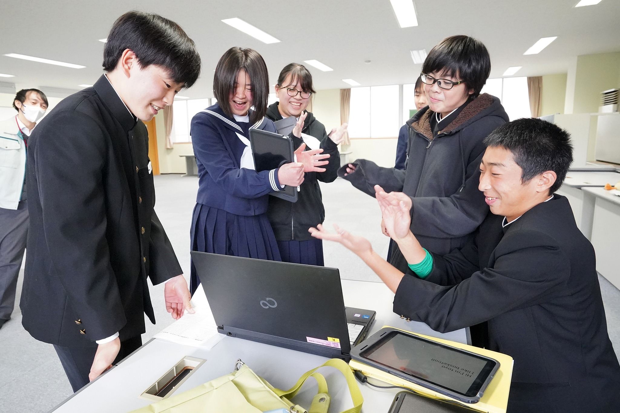 新港國民中学校と古川中学校の2年生がオンラインで交流