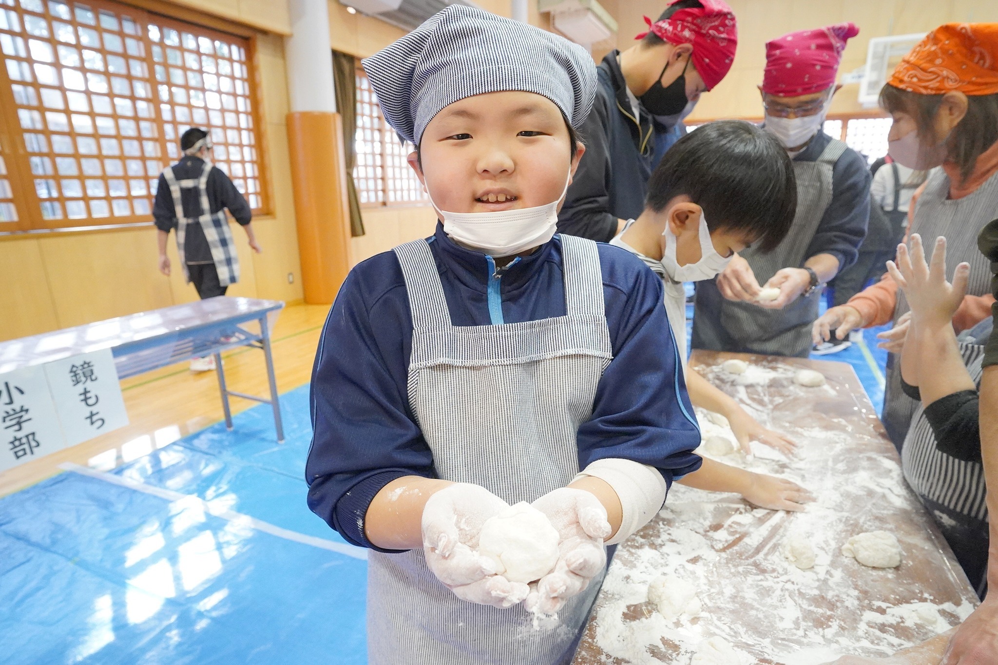 殿町青龍会が飛騨吉城特別支援学校で餅つき交流会