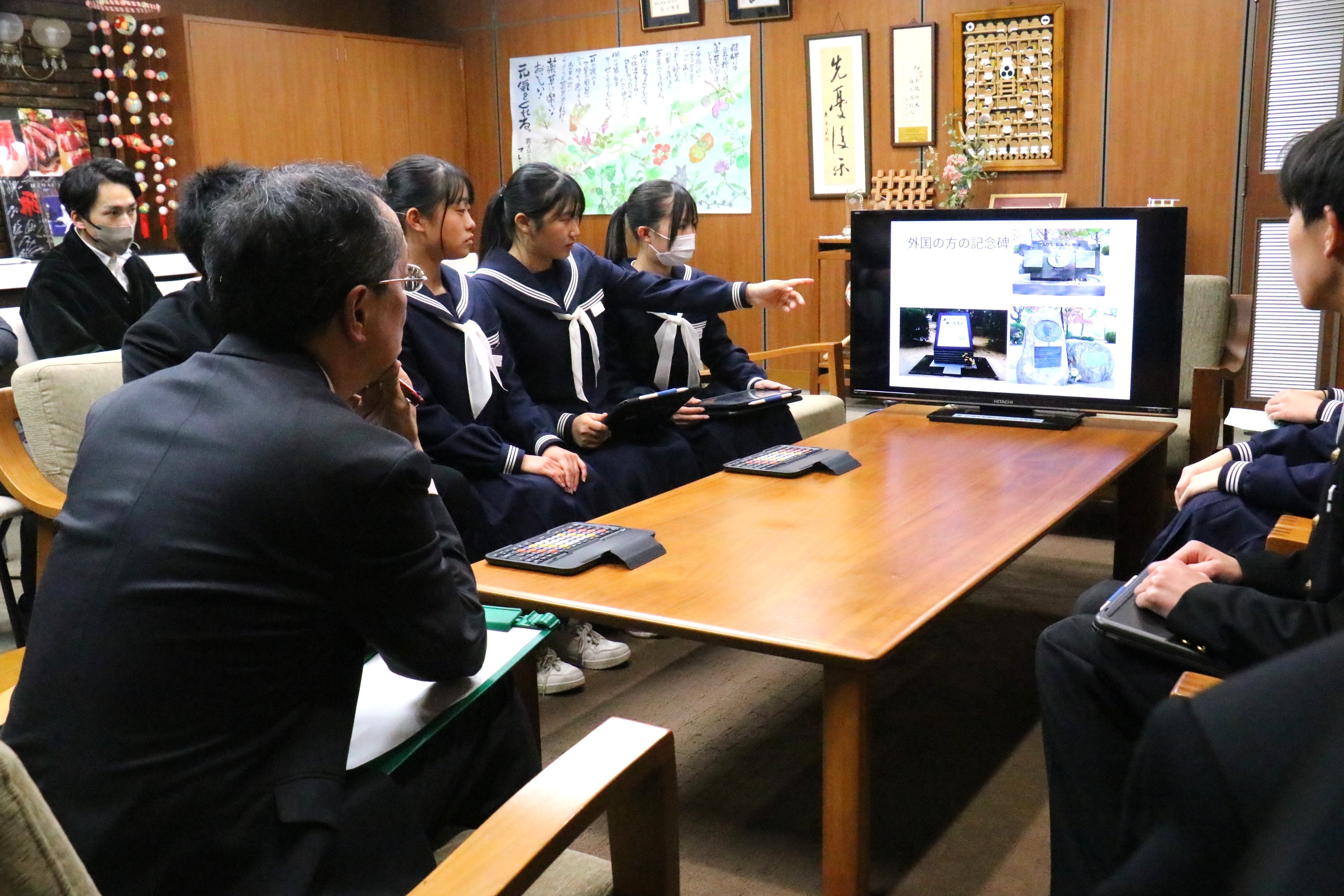 古中3年生が平和学習の成果を発表しました