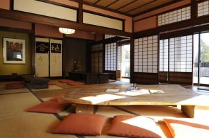 Image of ICHI MARU ICHI's sitting room