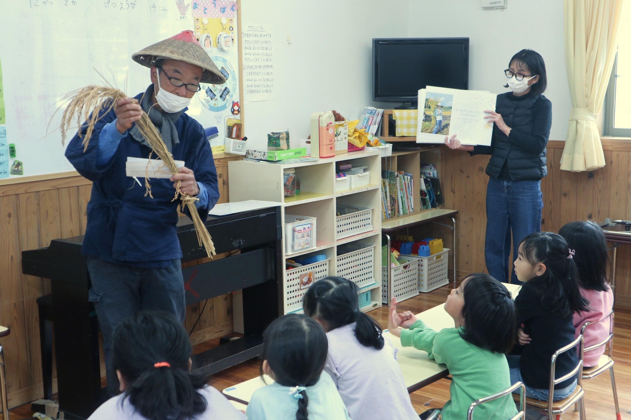 市内の園児や小中学生が自然にやさしいお米を使った給食をいただきました