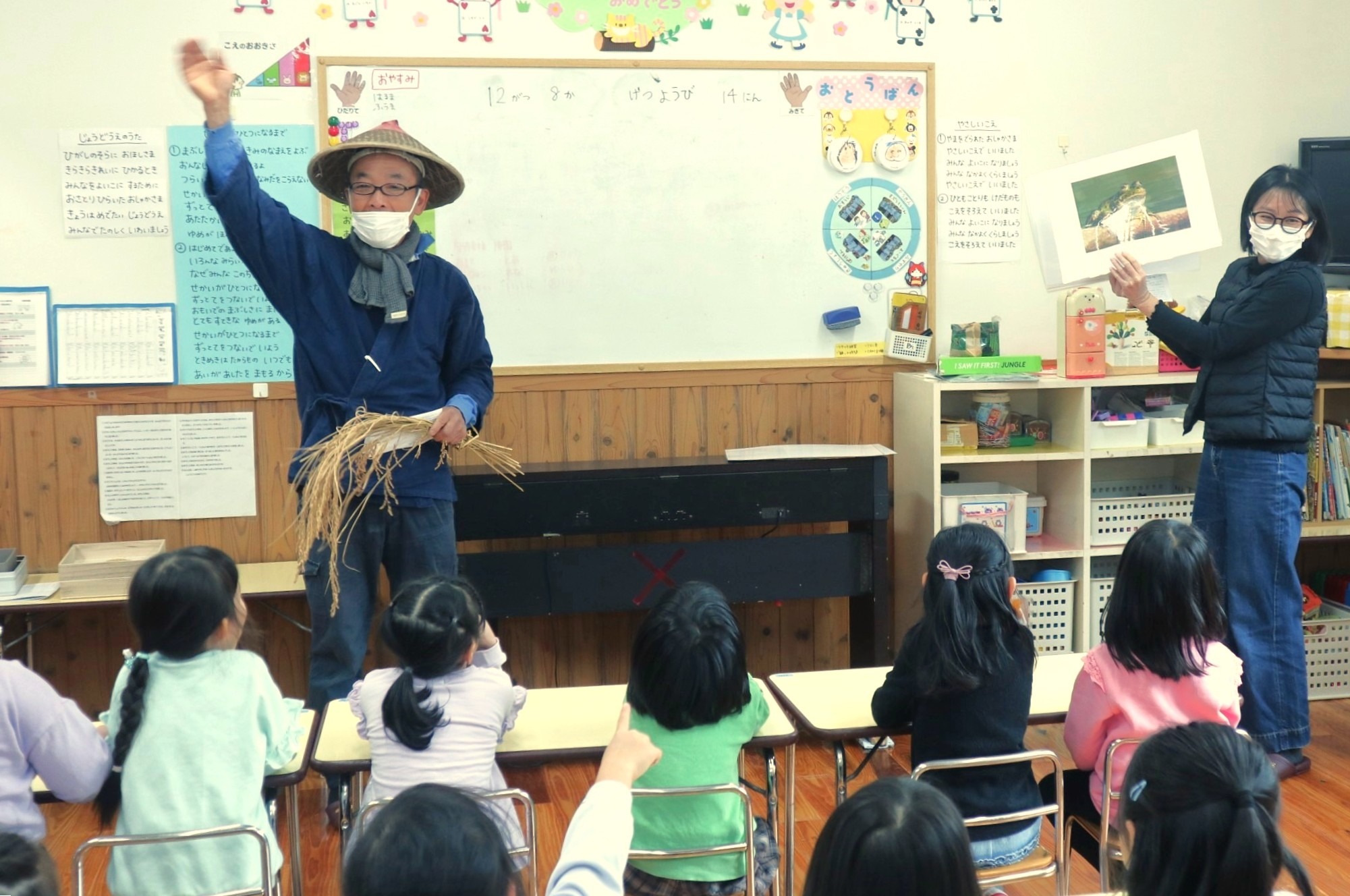 市内の園児や小中学生が自然にやさしいお米を使った給食をいただきました