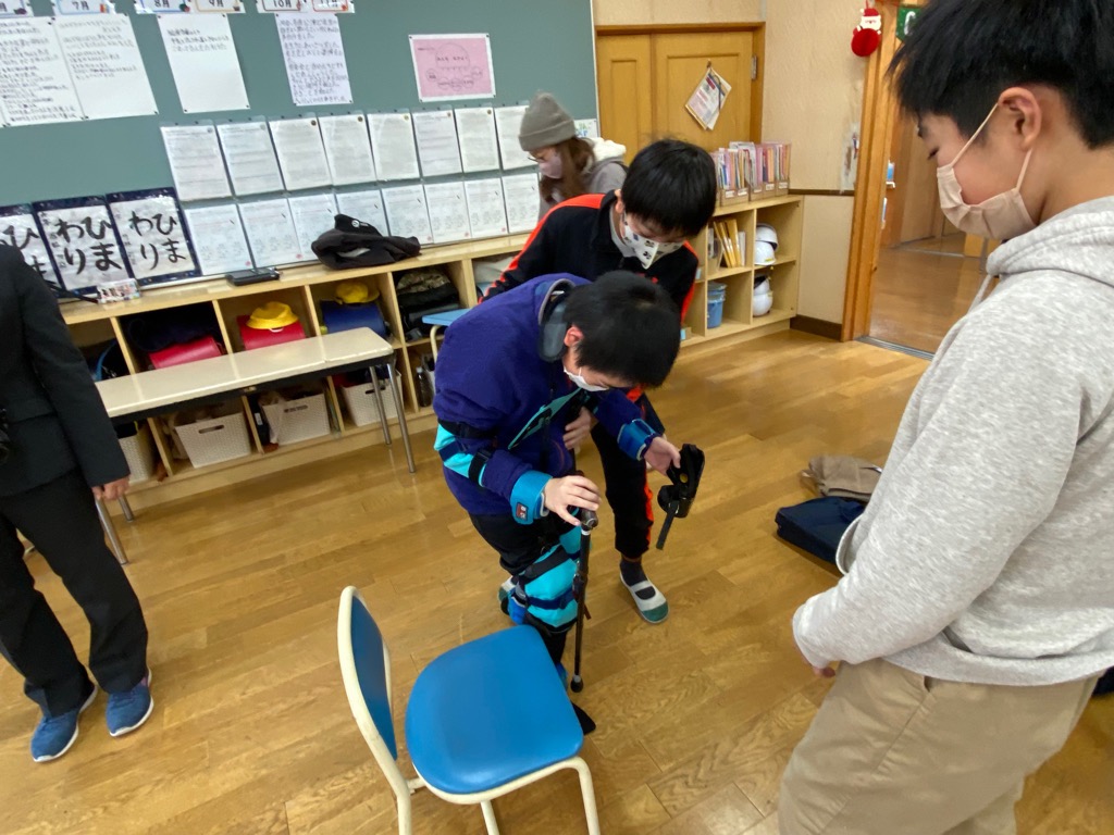 河合小児童とその保護者が認知症サポーター養成講座に参加