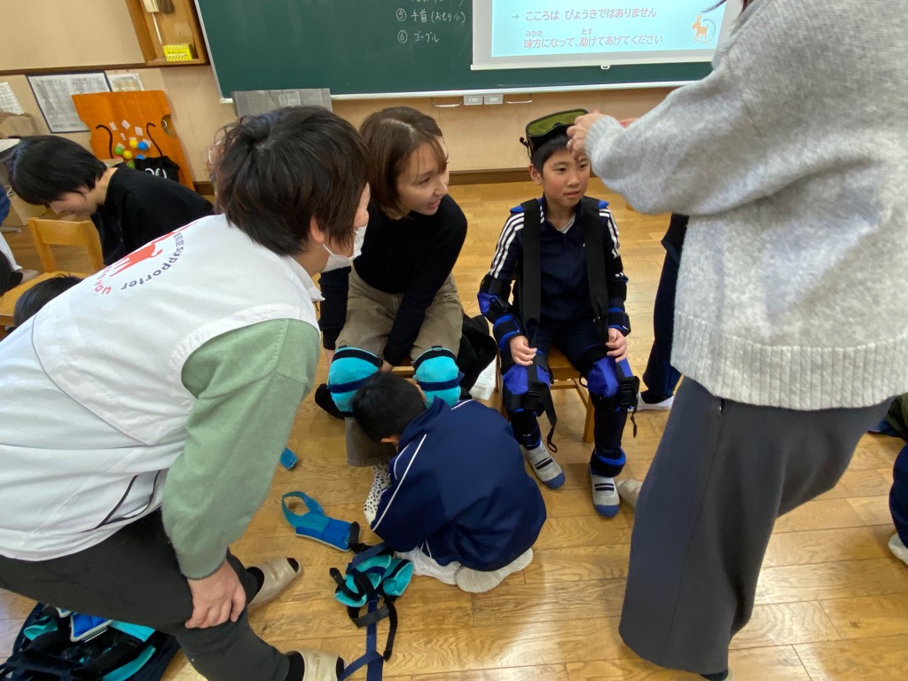 河合小児童とその保護者が認知症サポーター養成講座に参加