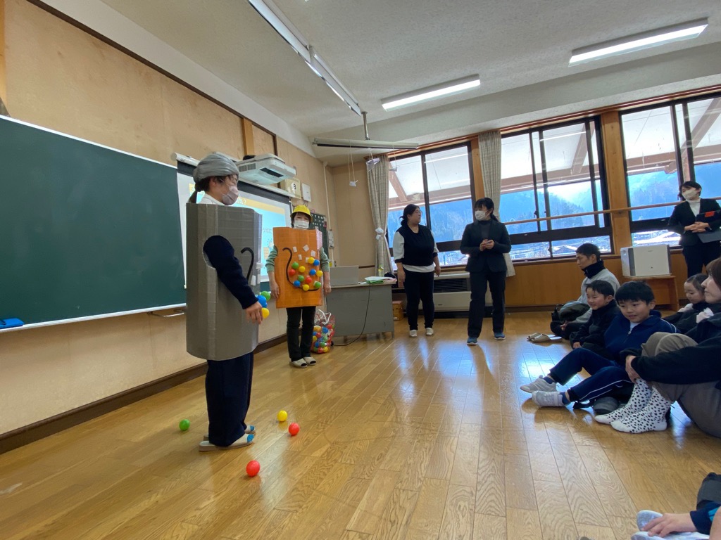 河合小児童とその保護者が認知症サポーター養成講座に参加