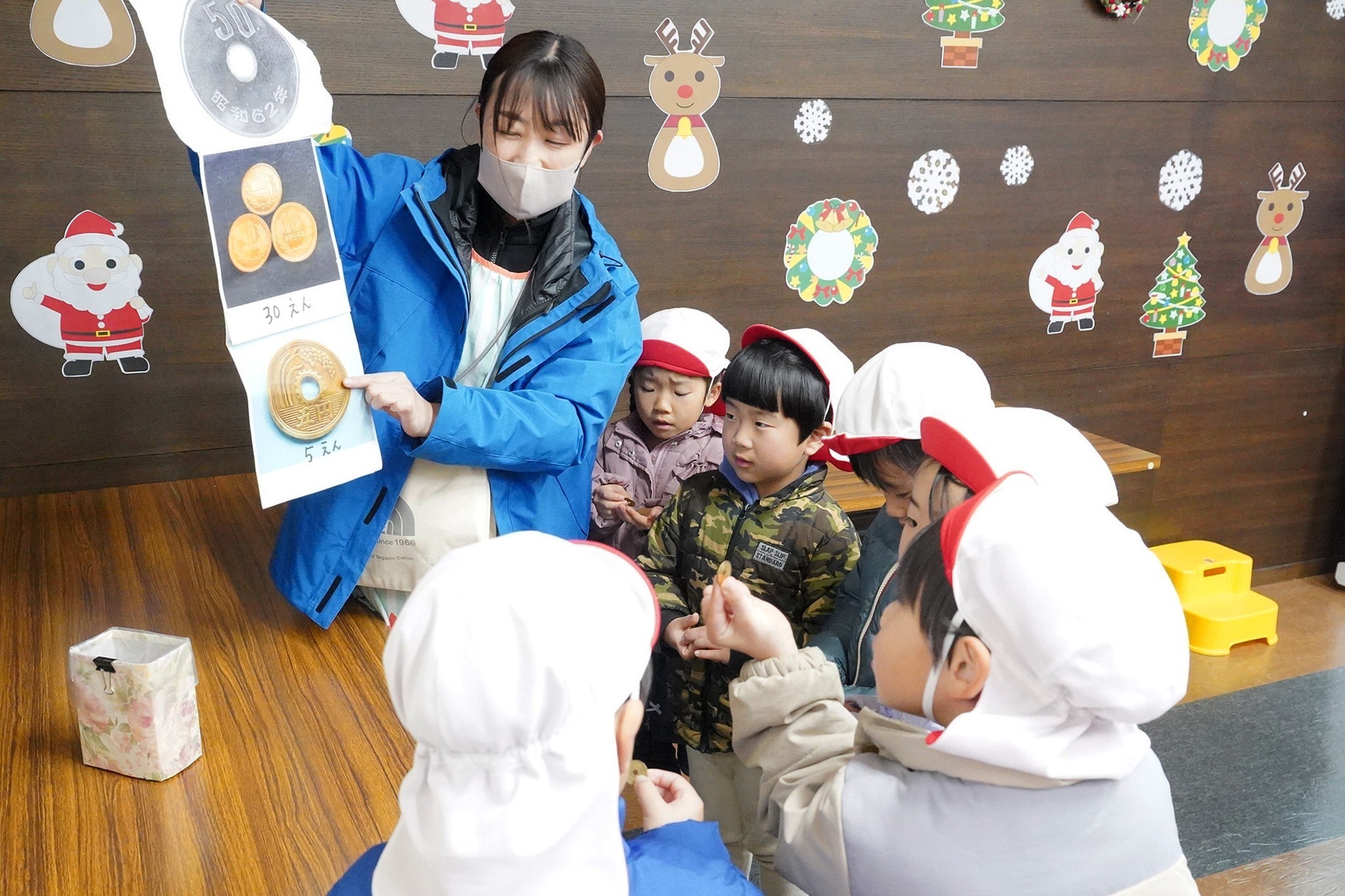 増島保育園の年長園児が飛騨古川郵便局で「リアル郵便ごっこ」