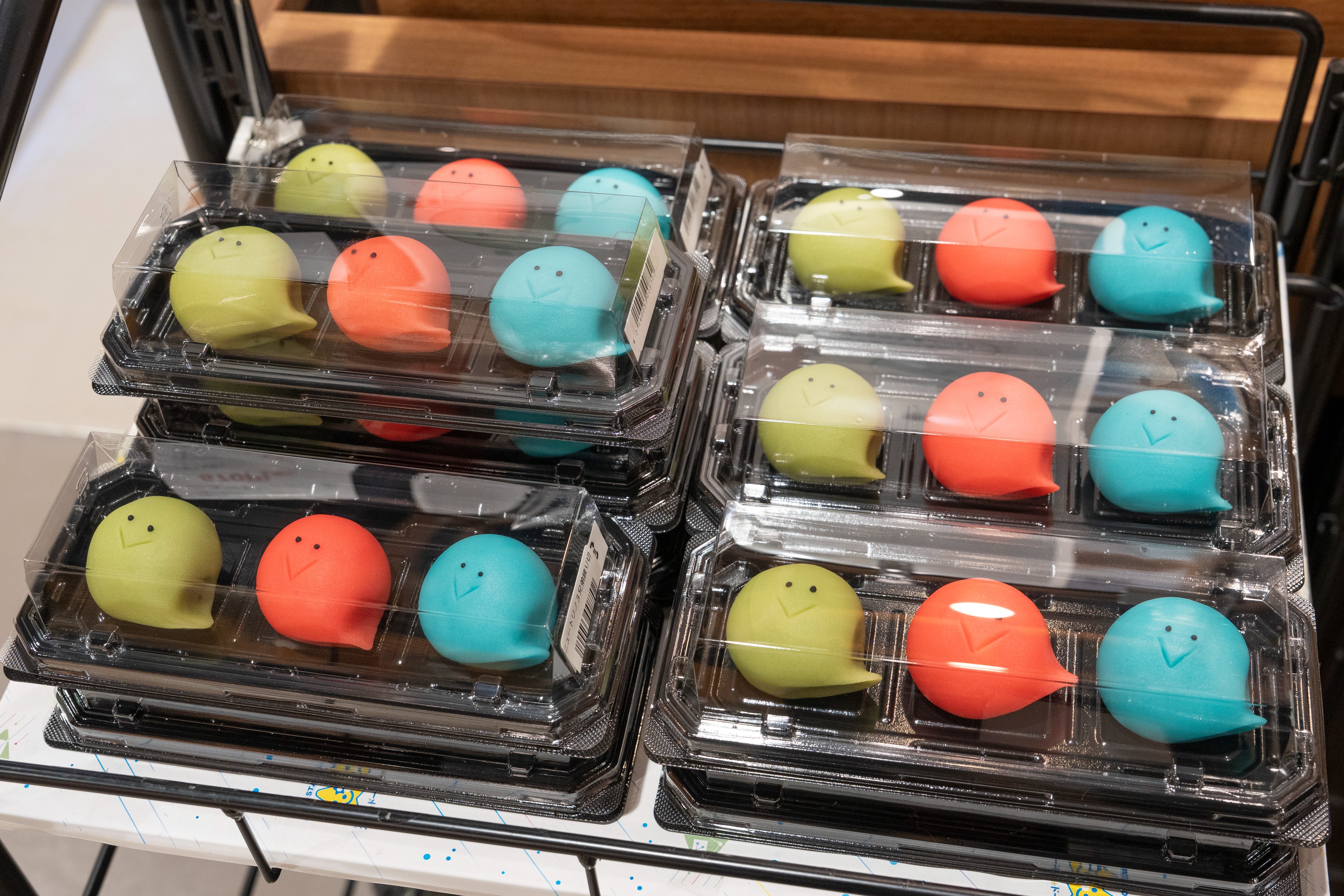 神岡中の生徒が企画した和菓子『ニュートリノ3兄弟』を販売