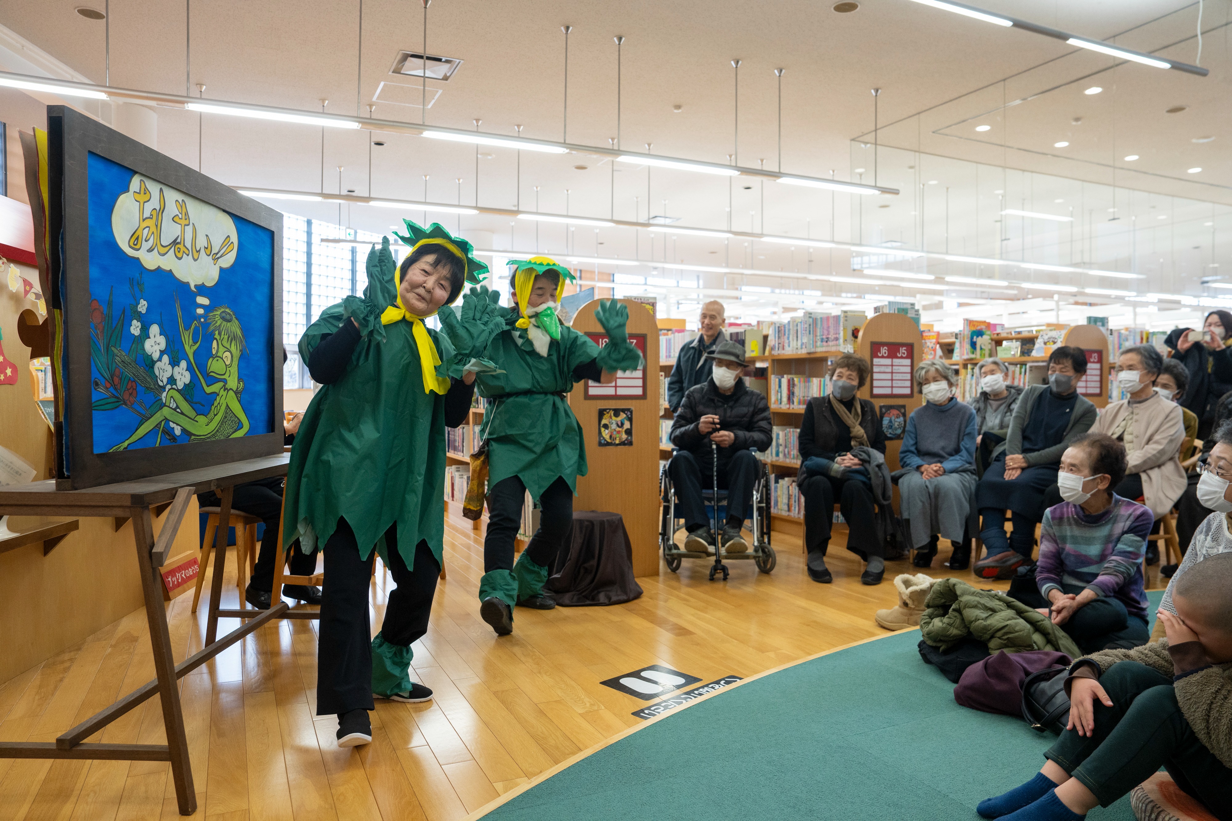 こだまグループによる巨大紙芝居作品展と朗読会が開催