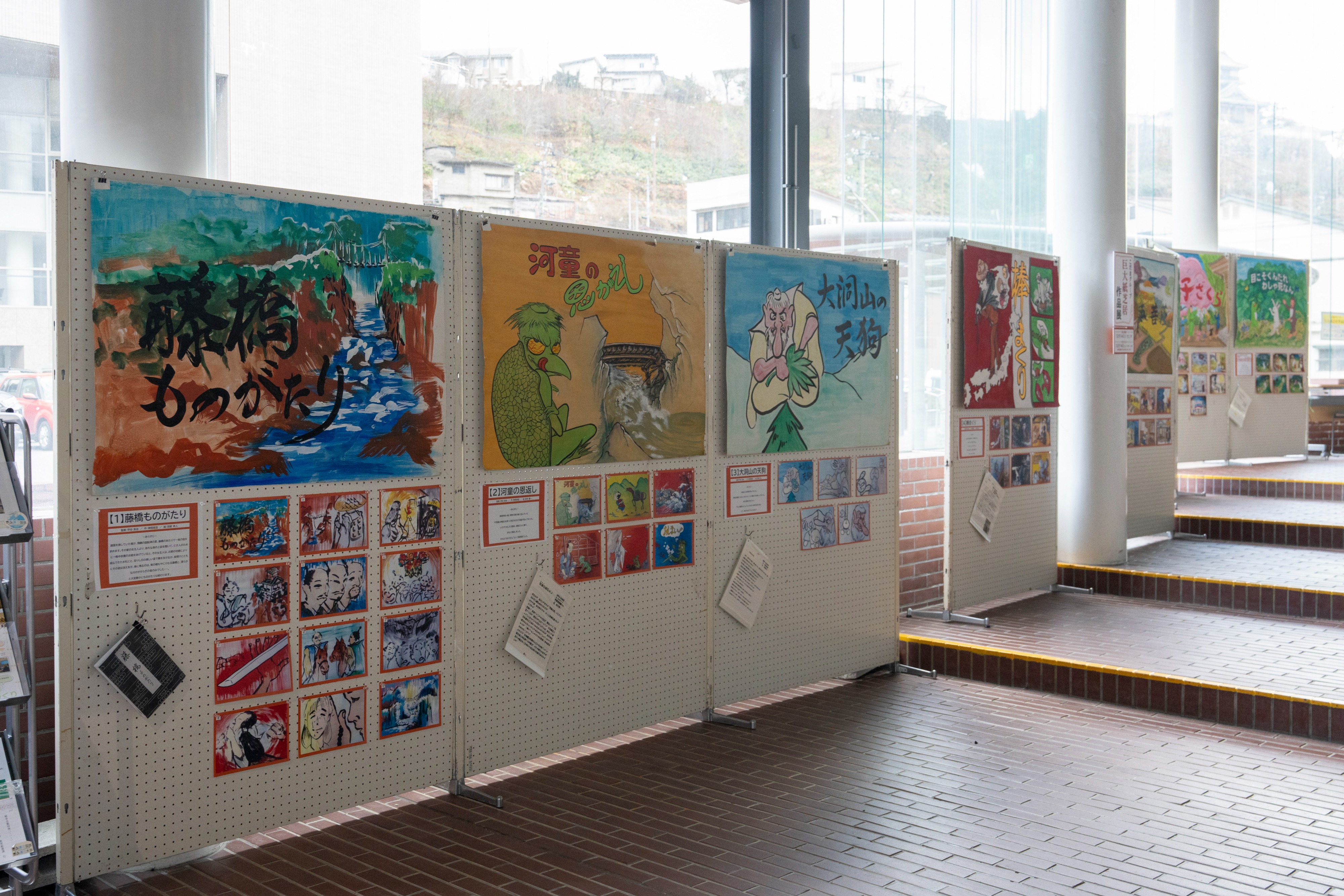 こだまグループによる巨大紙芝居作品展と朗読会が開催