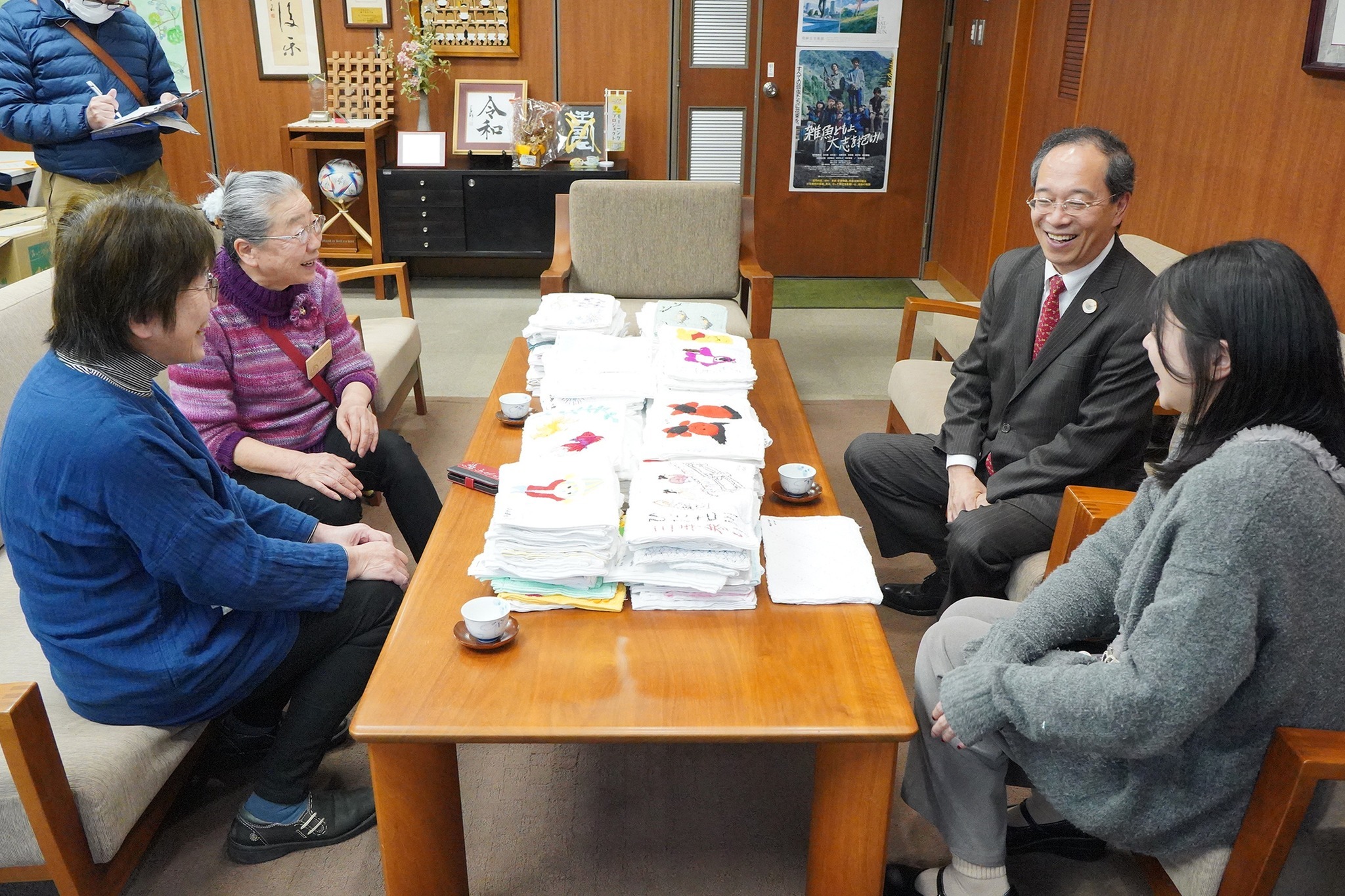 子どもぞうきんコンテストの応募作品を市へ寄贈