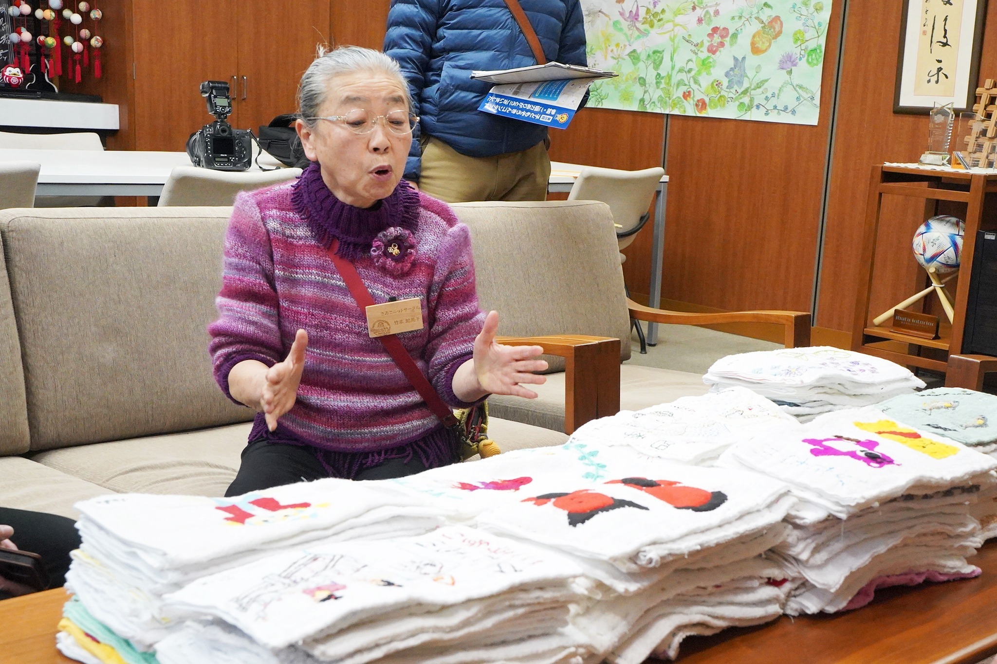 子どもぞうきんコンテストの応募作品を市へ寄贈