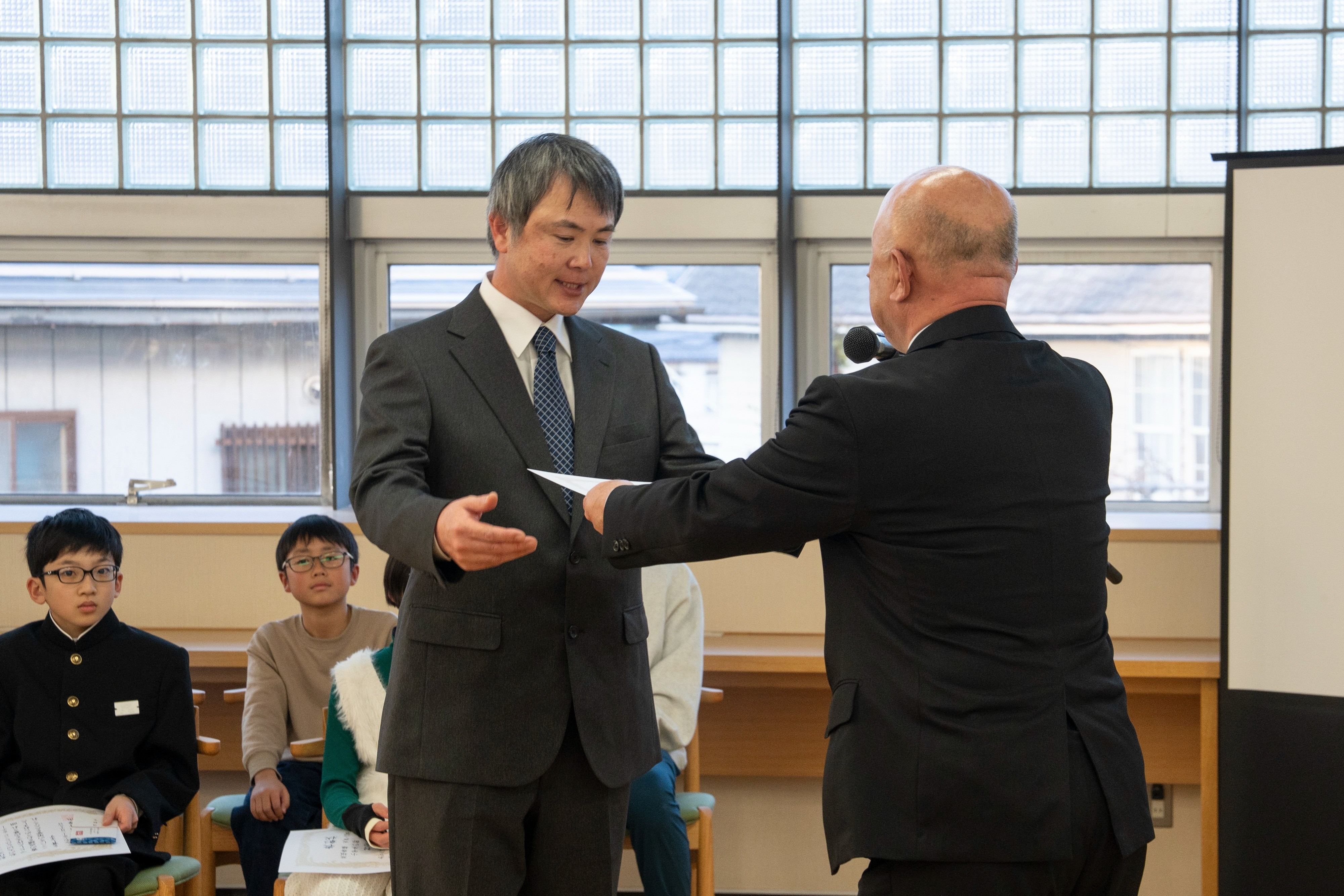 第8回荒垣秀雄顕彰作文コンクールの表彰式が開催されました