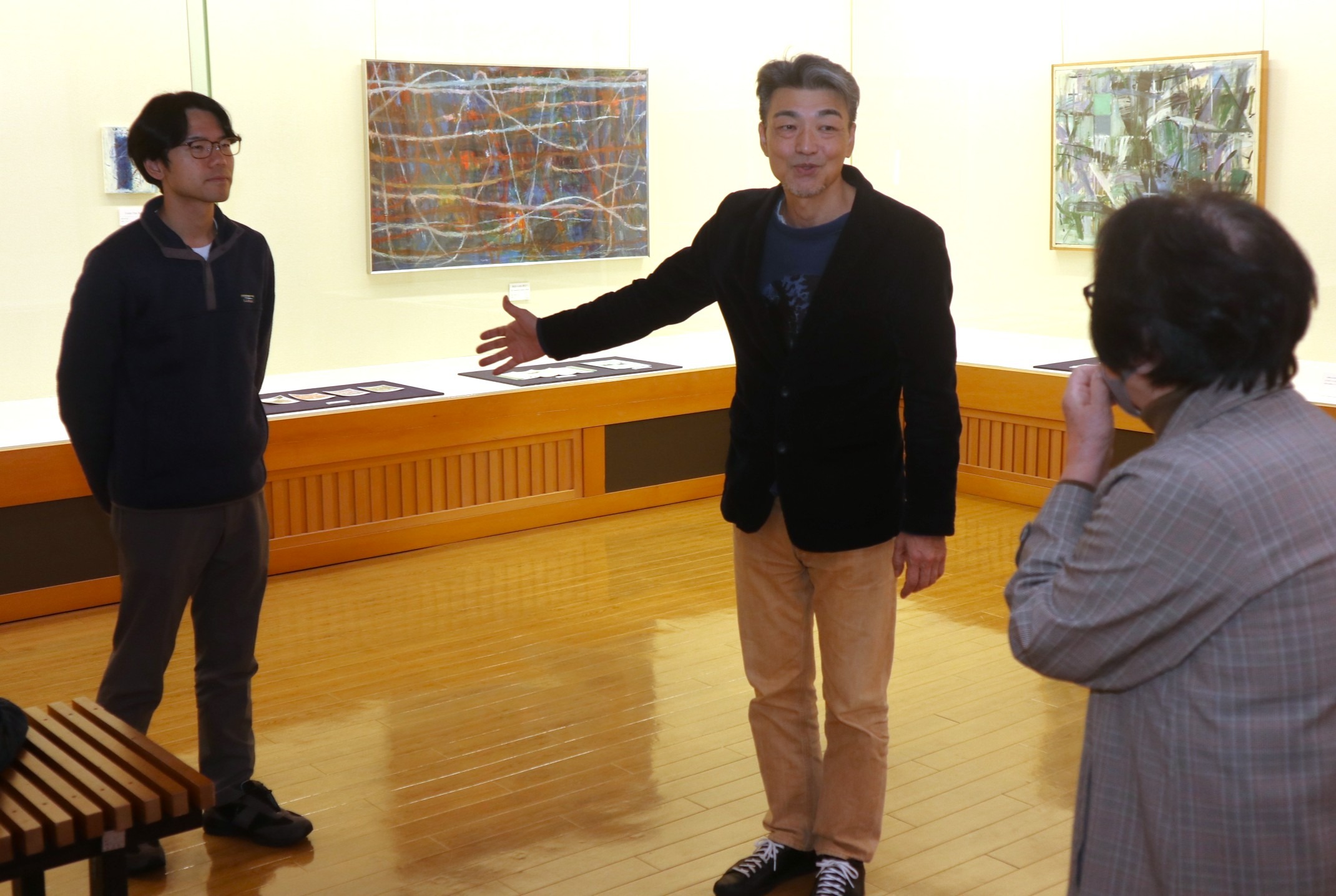 古川町出身の現代アート作家・蒲雄二さんの「追悼展」開催中