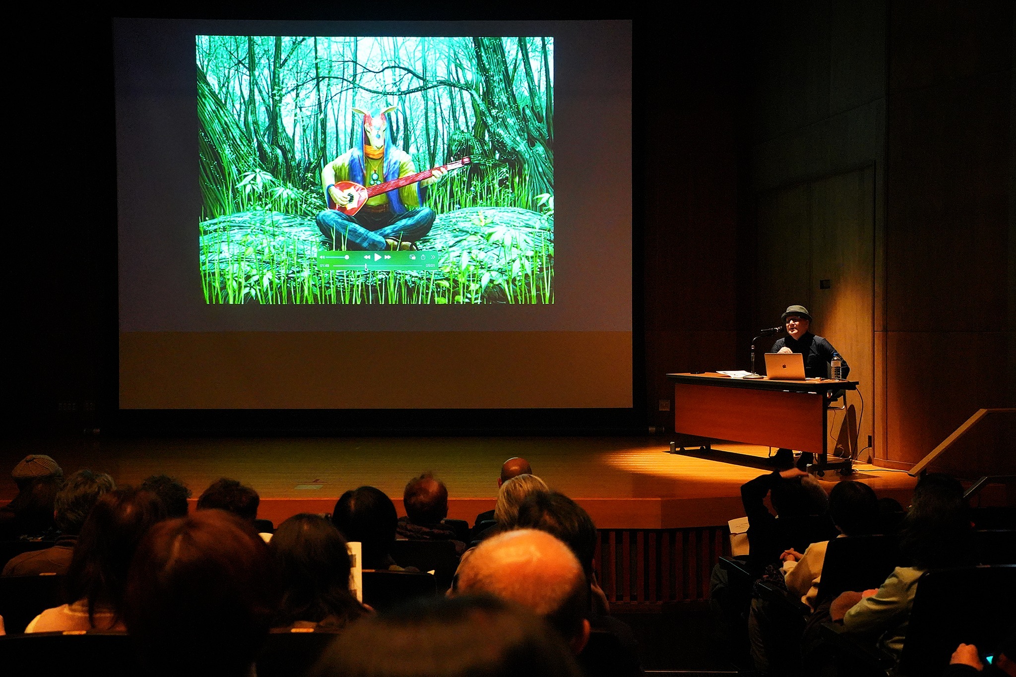 古川町出身の映像作家・泉原昭人さんら制作の映像作品を上映