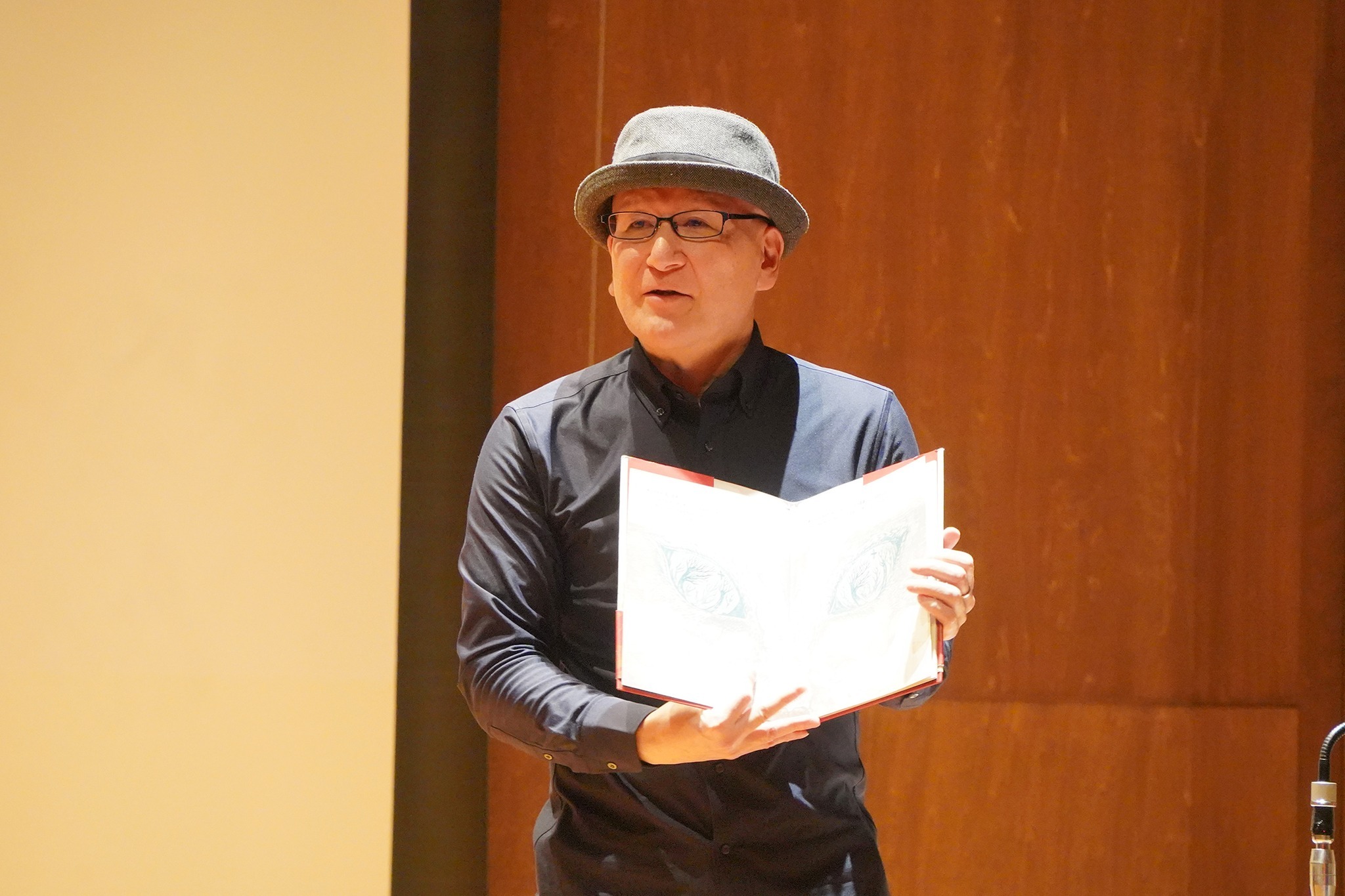 古川町出身の映像作家・泉原昭人さんら制作の映像作品を上映