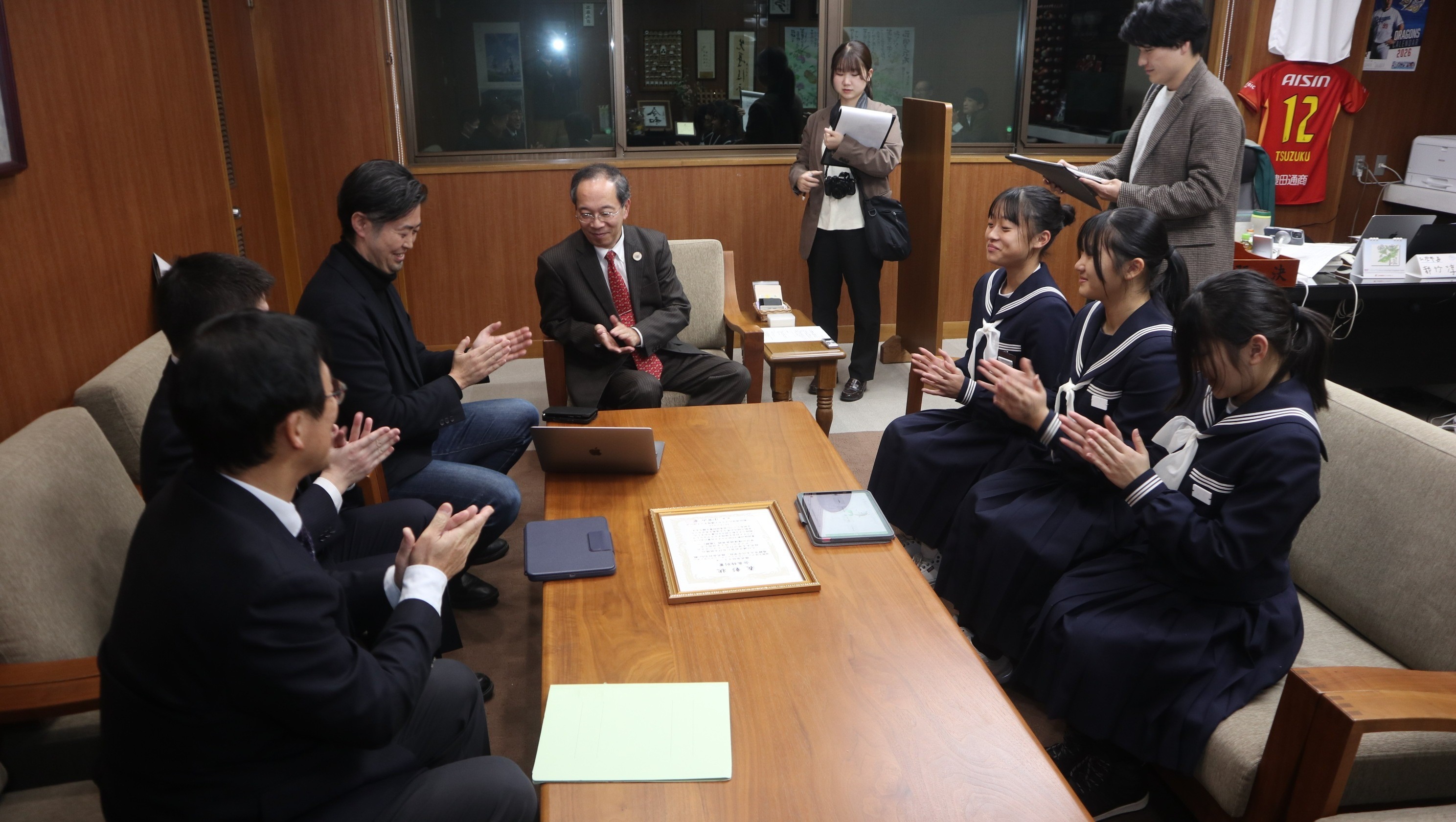 古川中が対話型AIキャラクターで「プラチナ大賞会長特別賞」を受賞