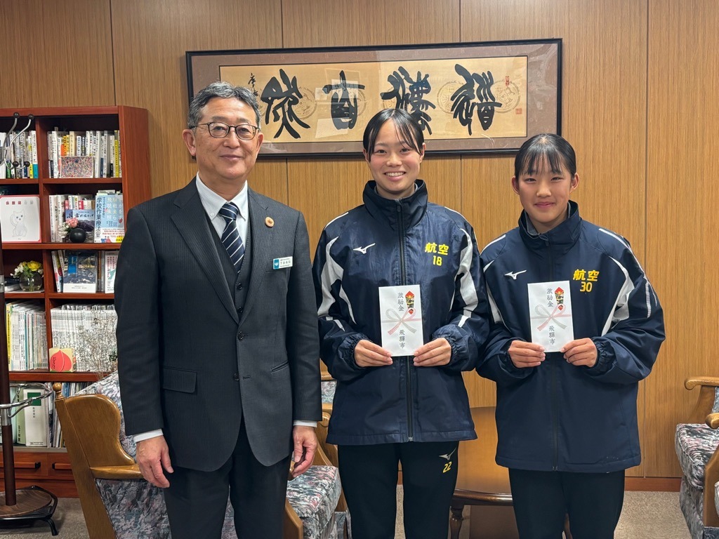 全日本高等学校女子サッカー選手権大会へ出場した選手へ激励会および報告会が行われました