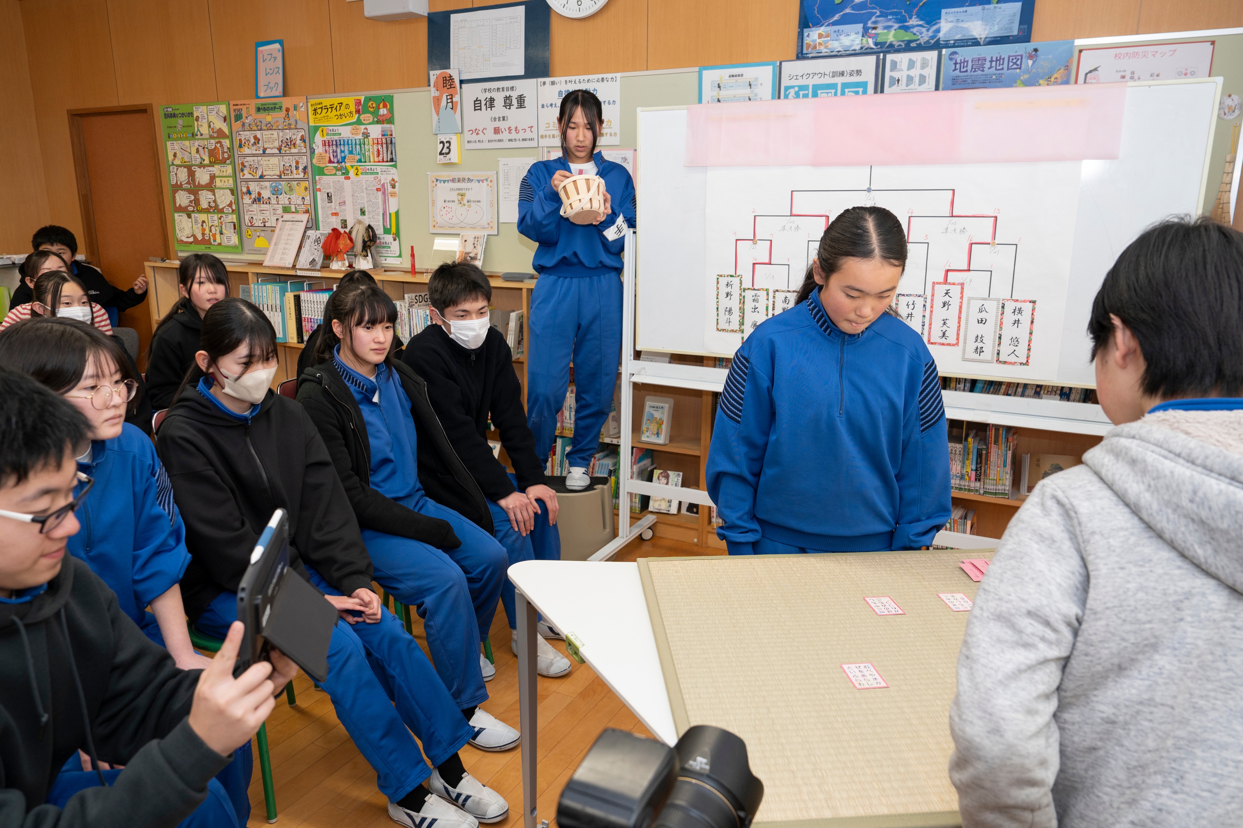 神岡中学校で百人一首大会を開催