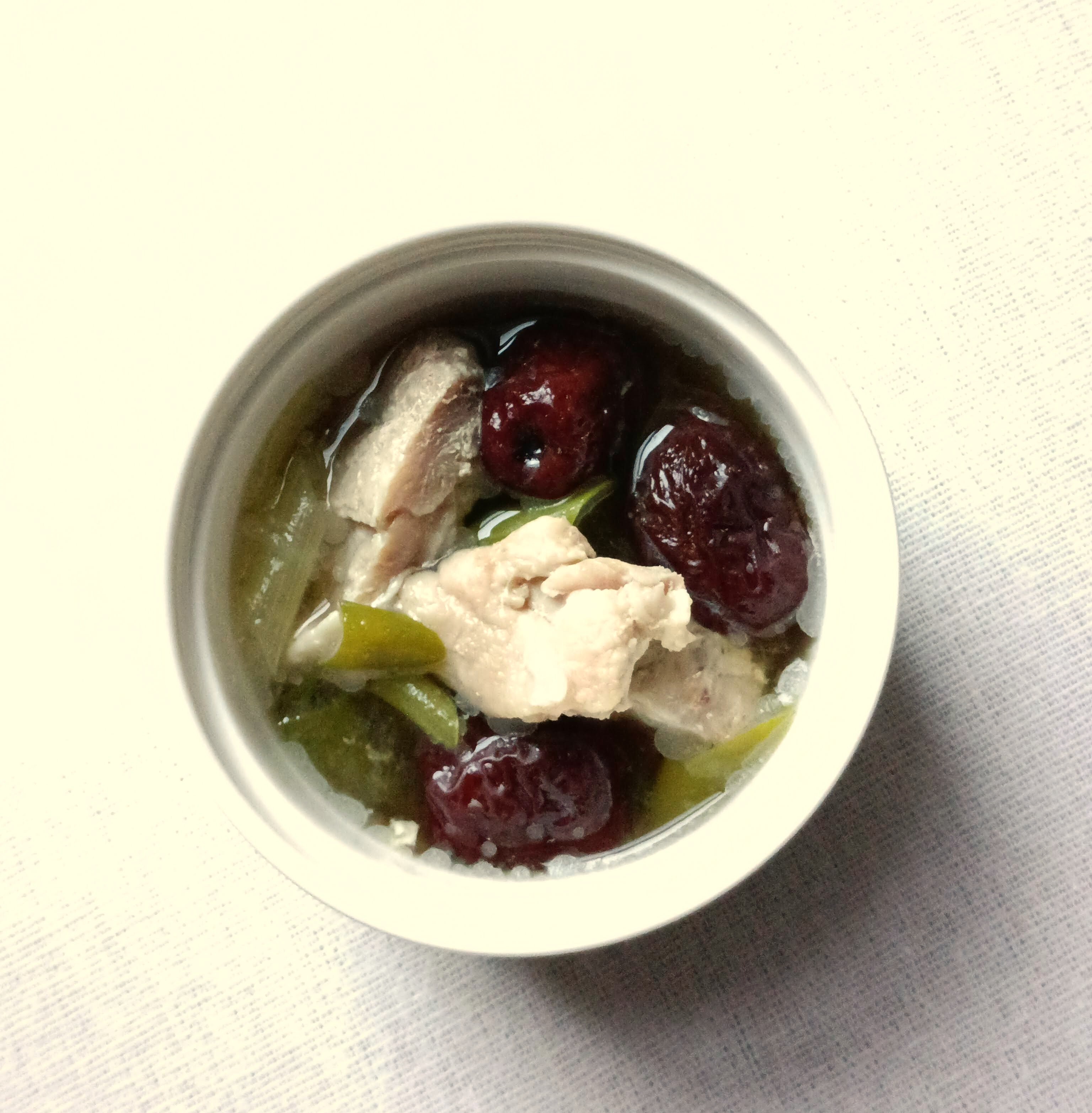 ナツメと鶏肉のスープ