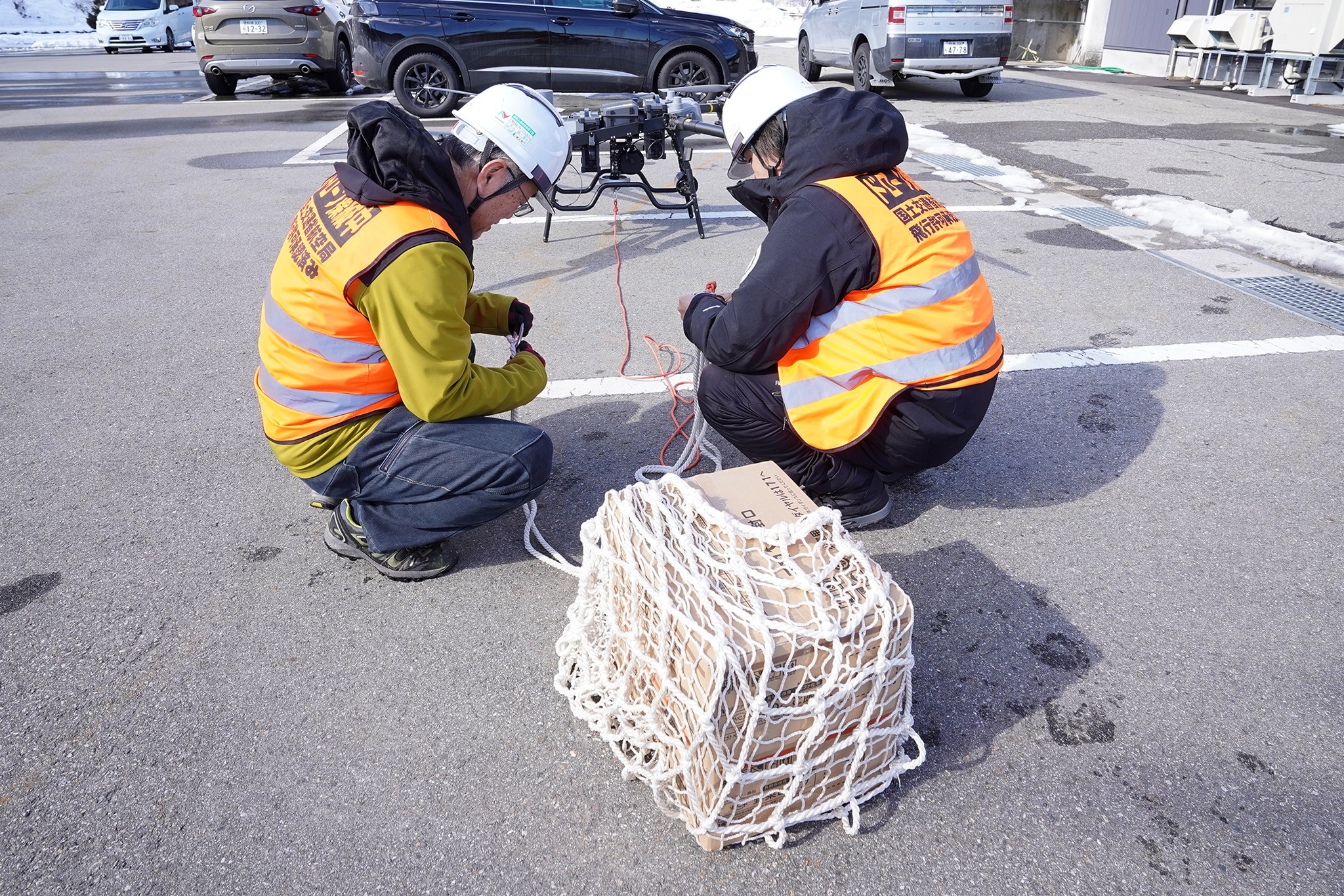 ドローンを使った災害時の物資輸送訓練を行いました