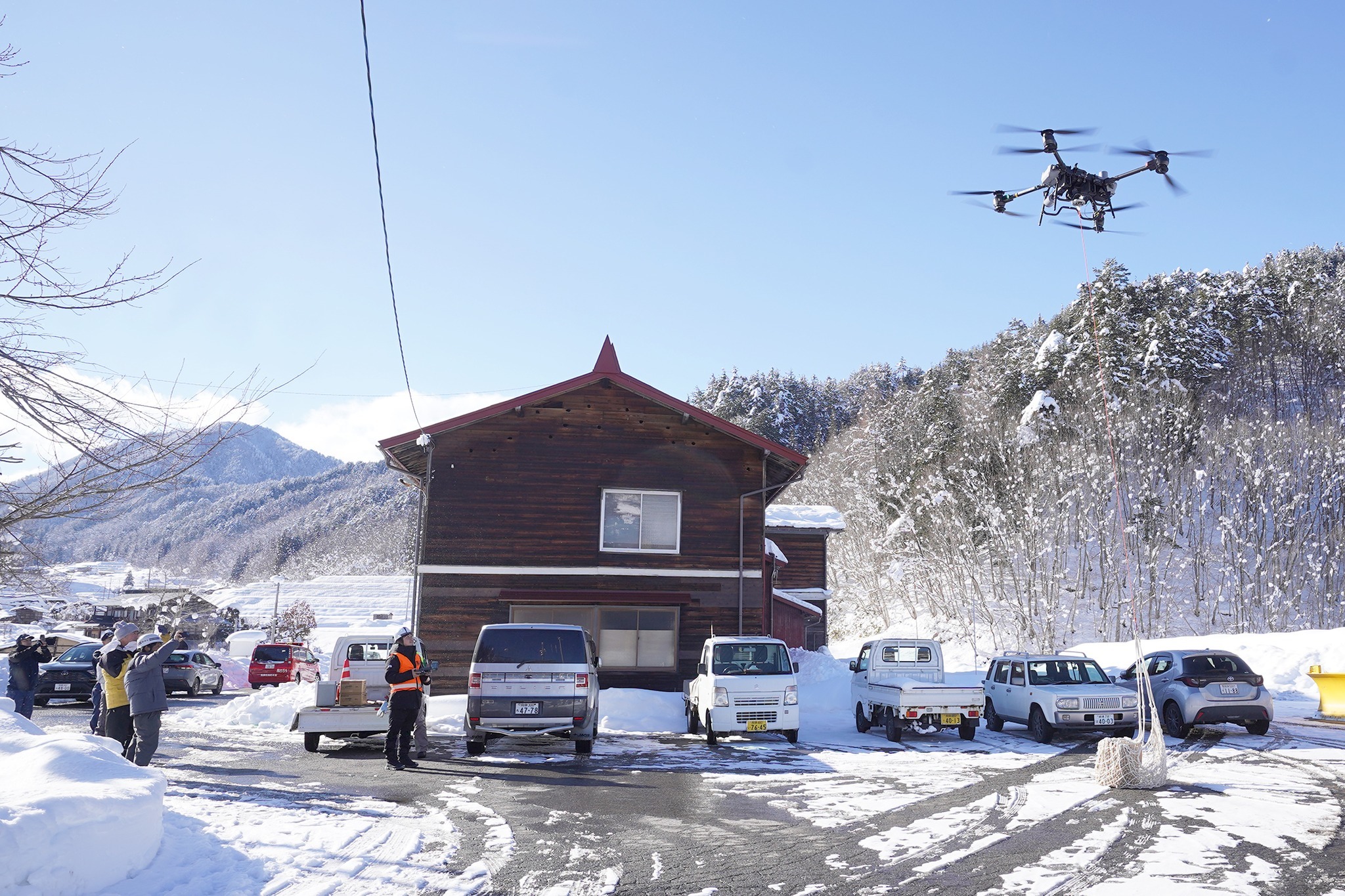 ドローンを使った災害時の物資輸送訓練を行いました
