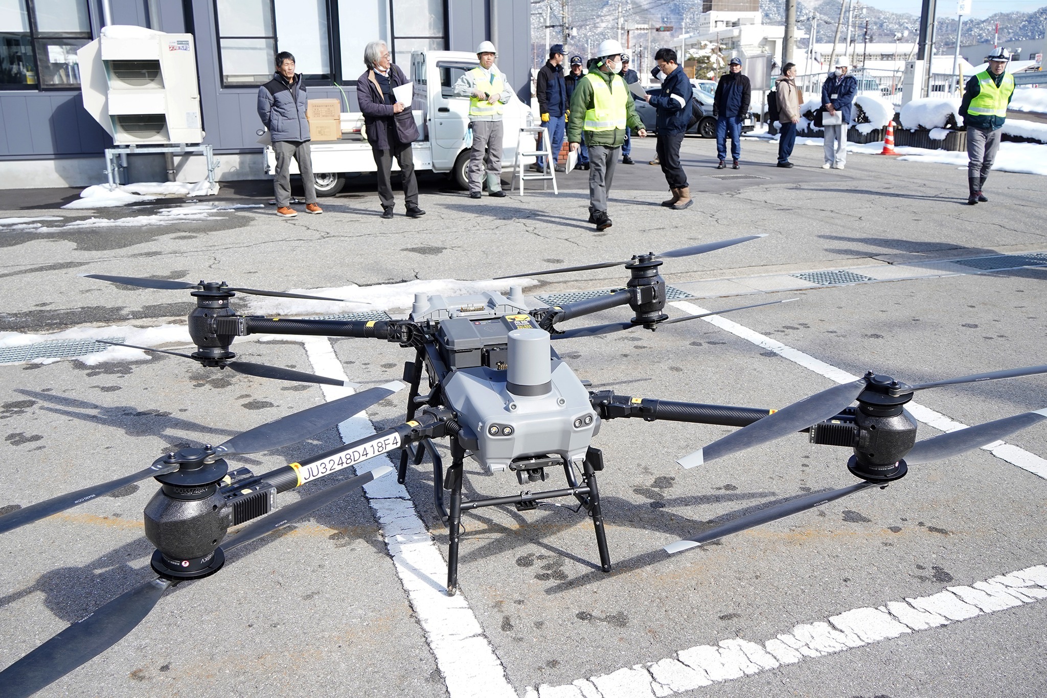 ドローンを使った災害時の物資輸送訓練を行いました