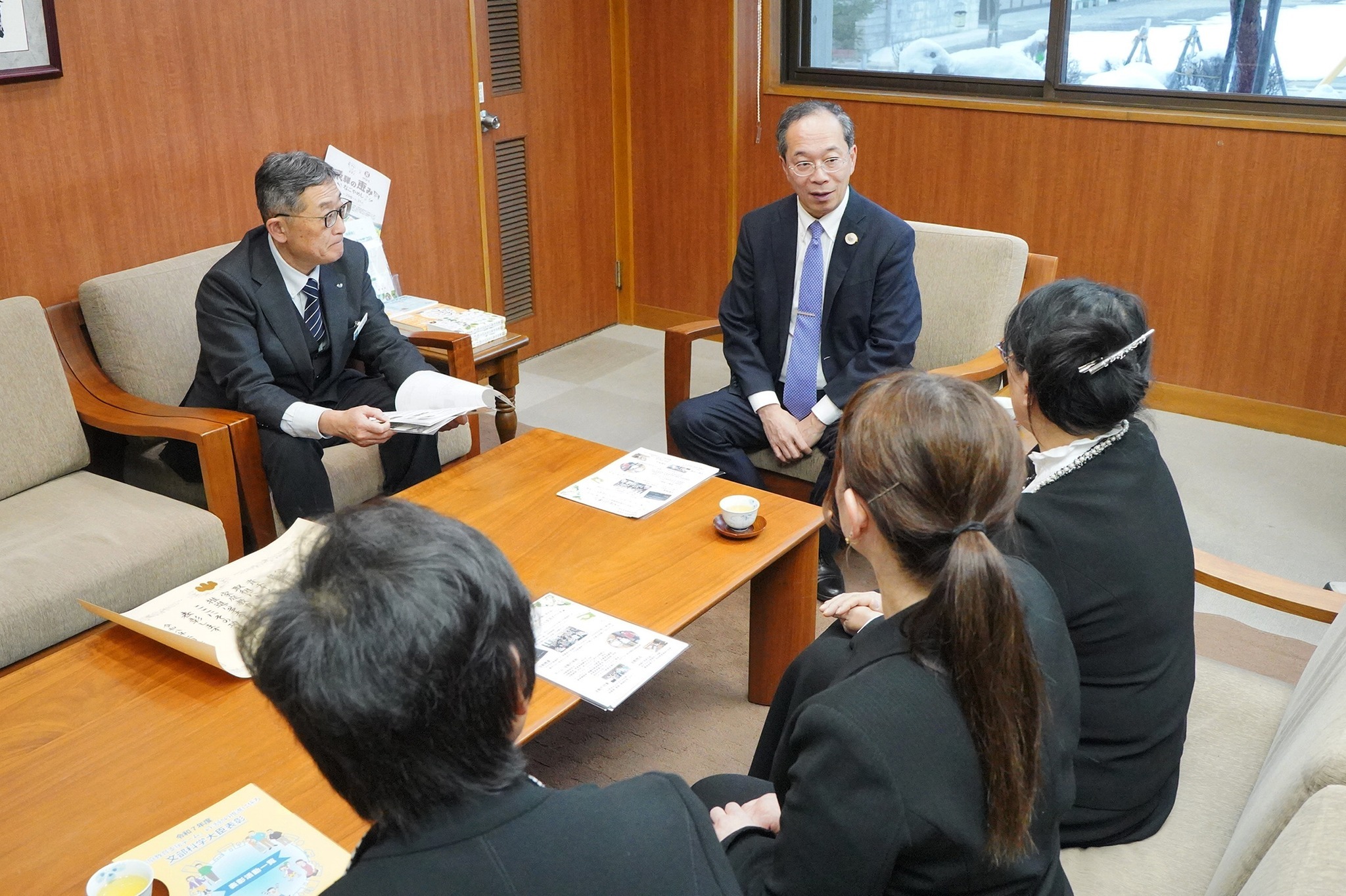 飛騨市家庭教育支援チーム「ハルジオン」が文部科学大臣表彰の受賞を報告