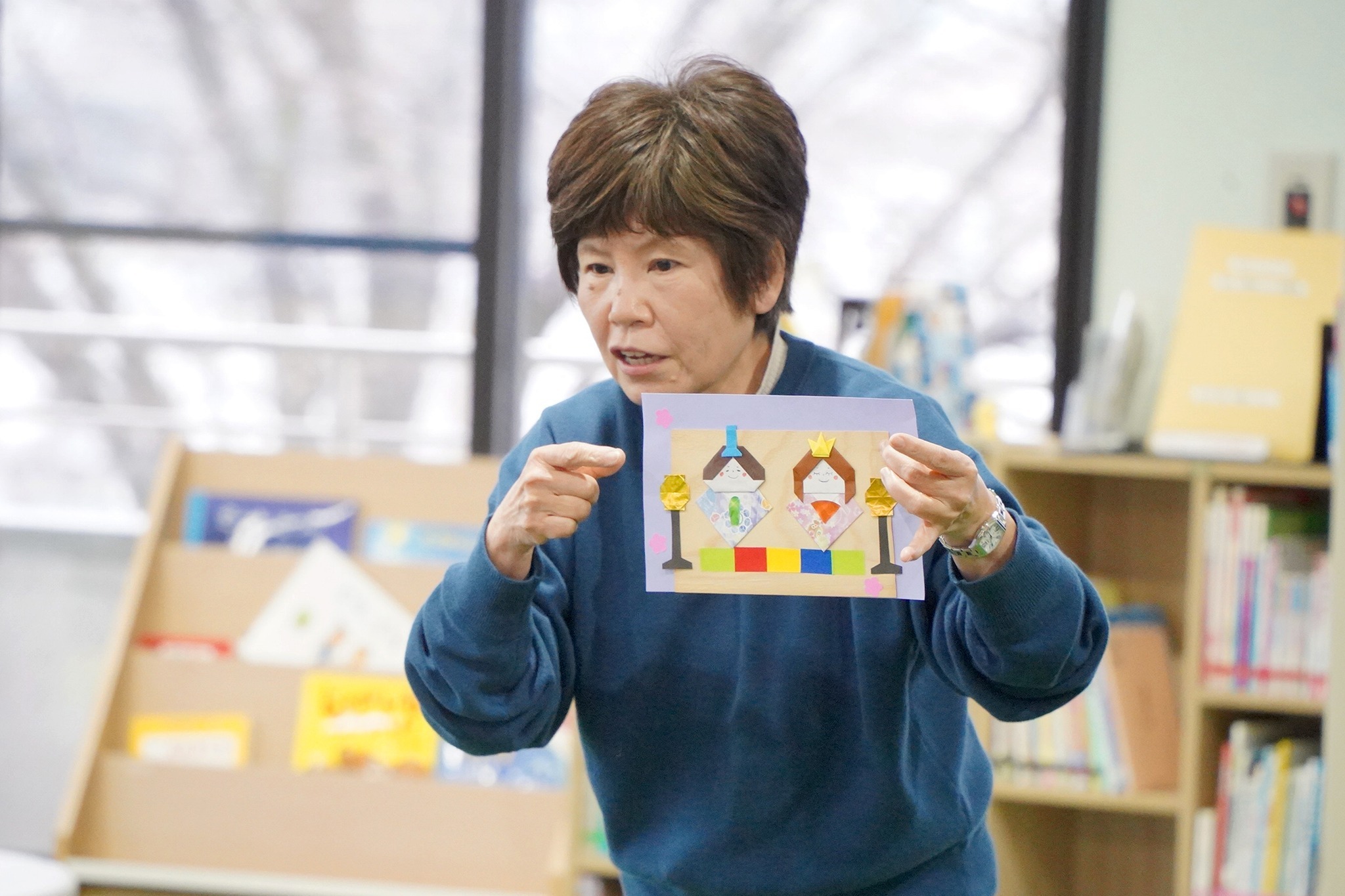 桃の節句にちなみ「おひな様」の折り紙飾りを親子で制作