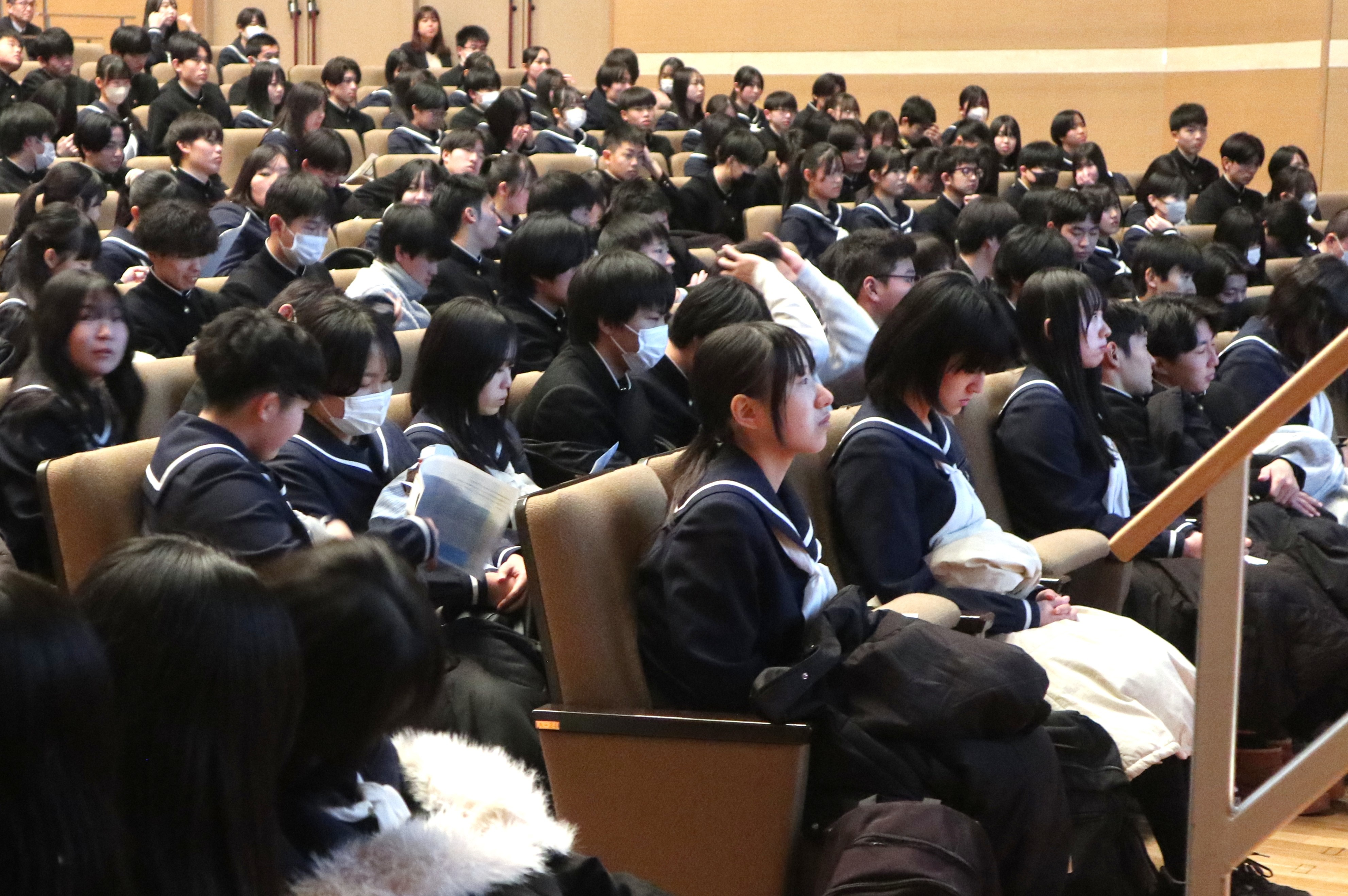 吉城高が地域の課題を解決する「探求報告会」を開催