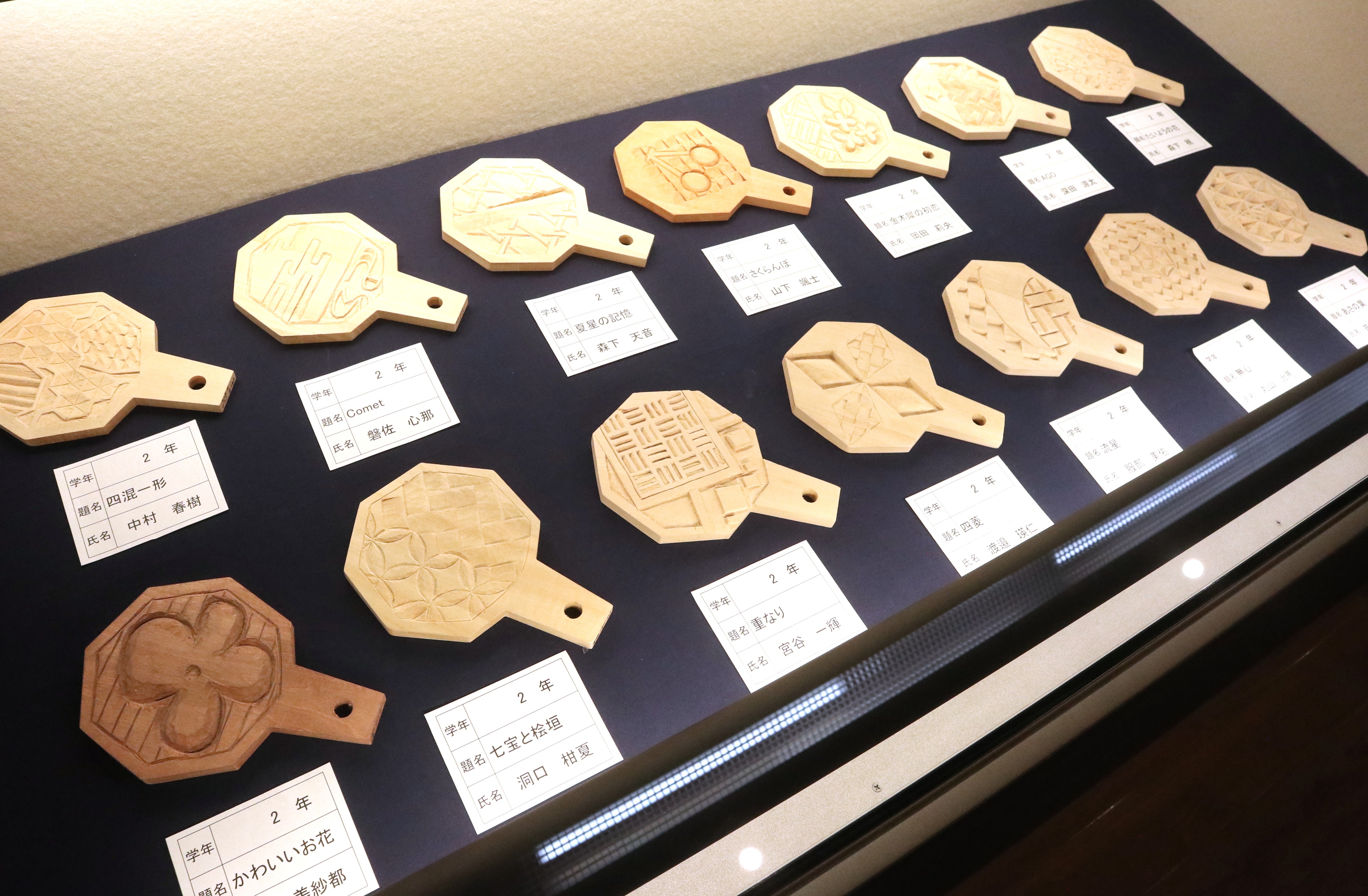 美術教室受講生や市内小中学校の生徒児童による作品展を開催