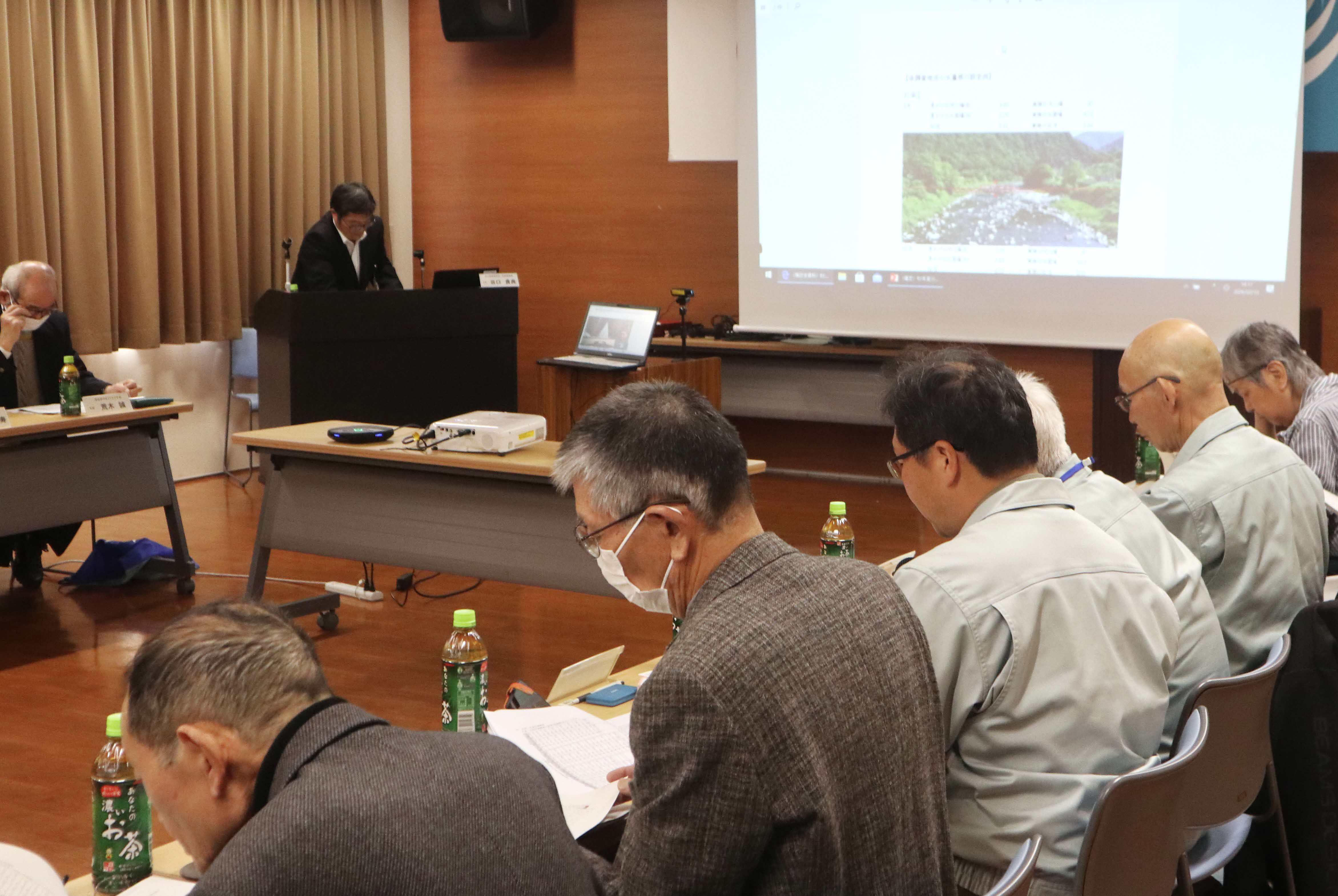 飛騨市の特産アユの漁獲量を守る河川維持流量検討会を実施