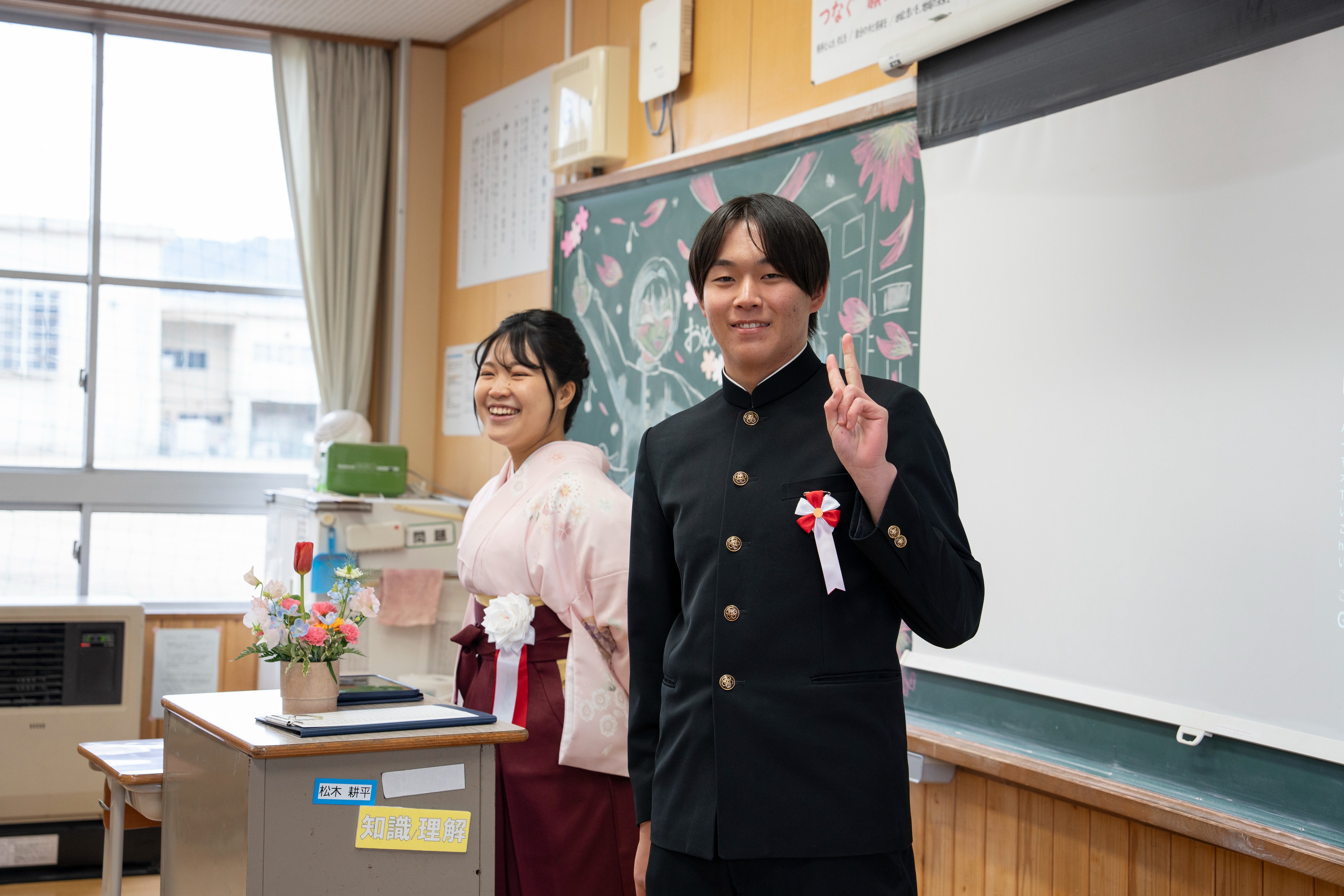 神岡中3年生 学級解散式で家族に手紙を手渡しました
