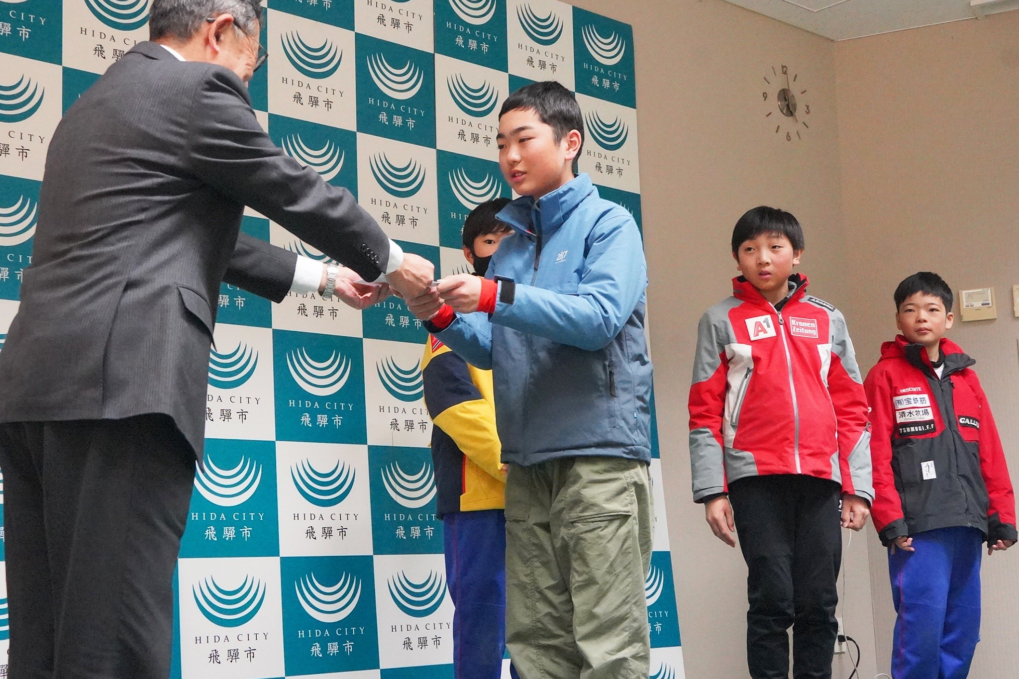 全日本ジュニアスキー選手権に出場する選手を激励しました