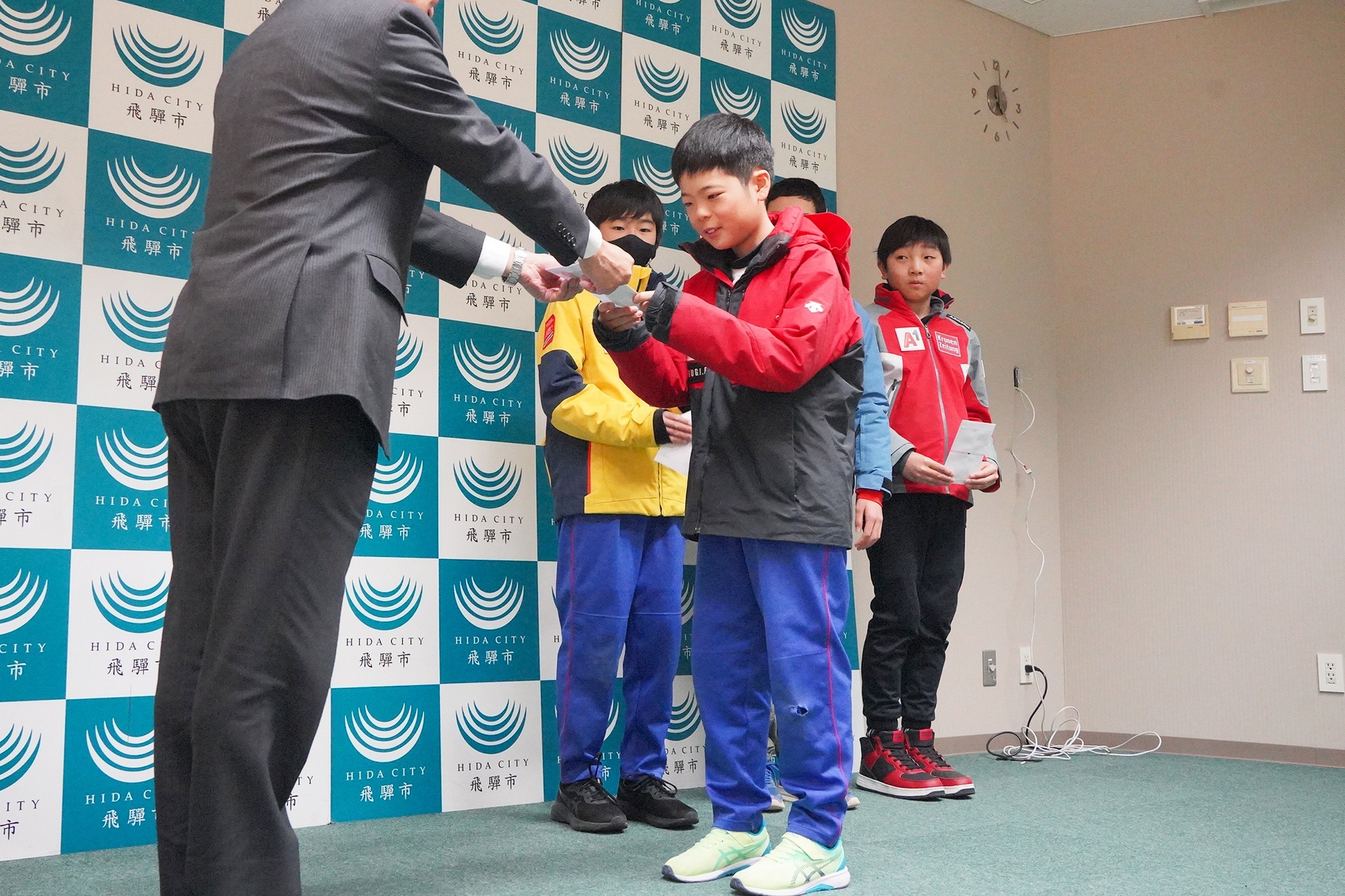 全日本ジュニアスキー選手権に出場する選手を激励しました