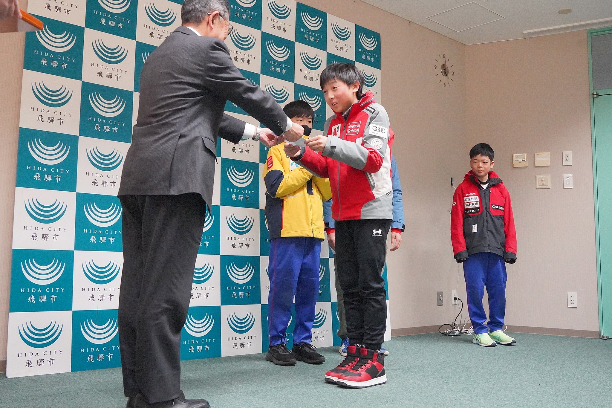 全日本ジュニアスキー選手権に出場する選手を激励しました