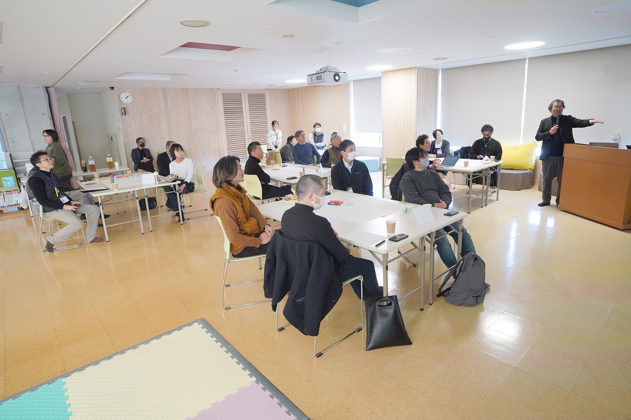 「探究」と「まちづくり」について語り合う会議を開催